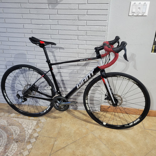2016 Giant Defy Disc 2 (Medium) Damaged