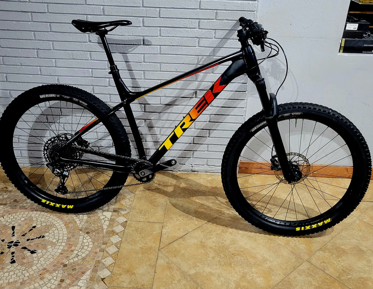 2021 Trek Roscoe 8 XL Damaged