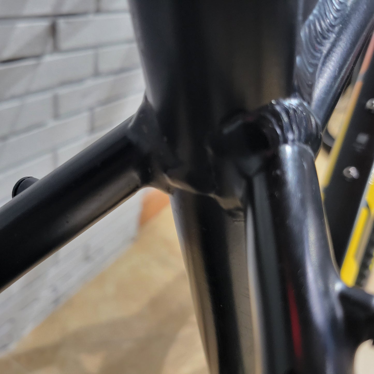 2021 Trek Roscoe 8 XL Damaged