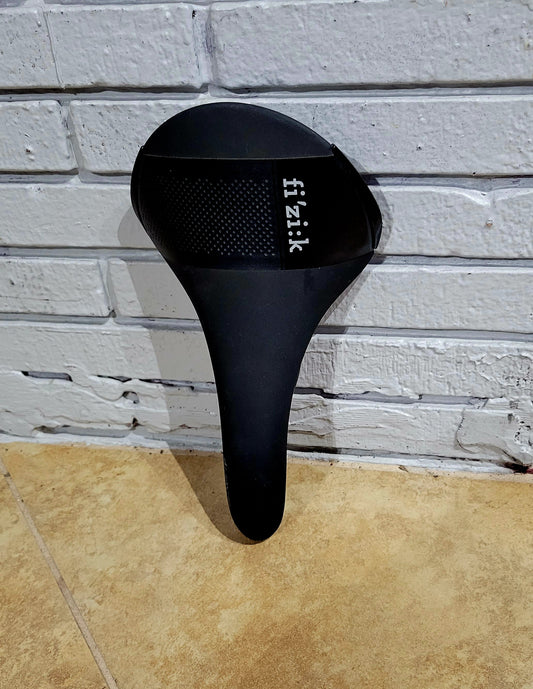 Fizik Aliante saddle Kium rial carbon body R3 large