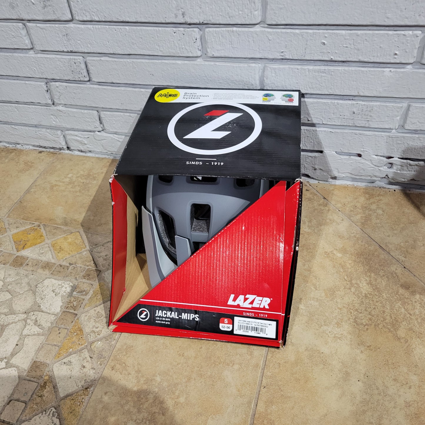 Lazer Jackal MIPS size small