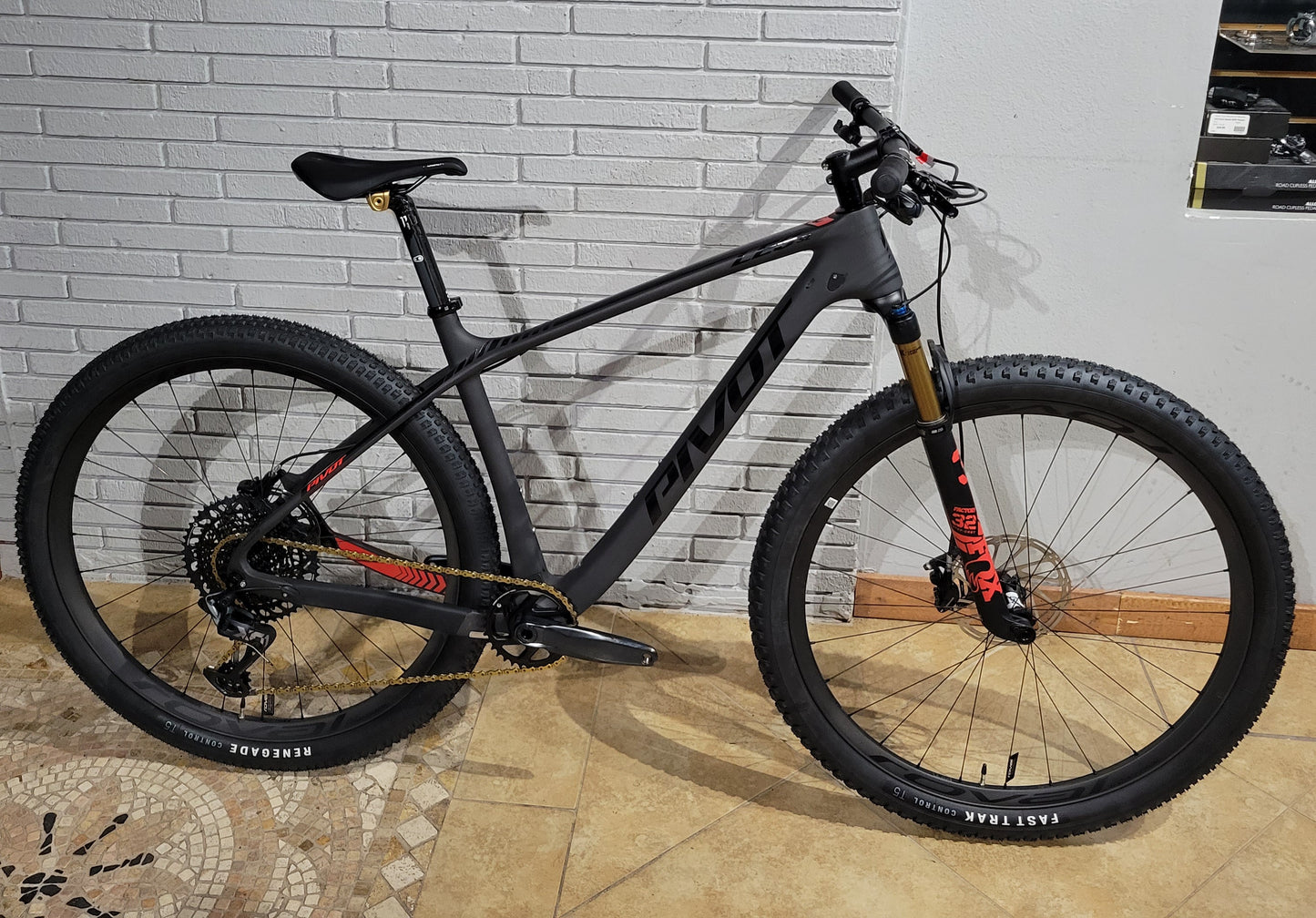 Pivot LES SL (Large) Roval Control