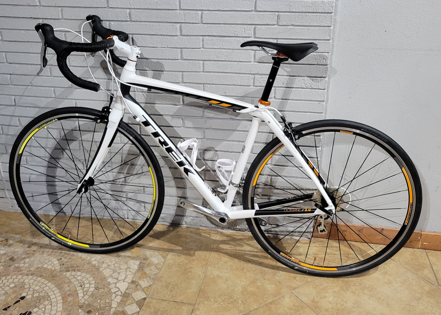 2014 Trek Domane 2.0 54cm Road Bike