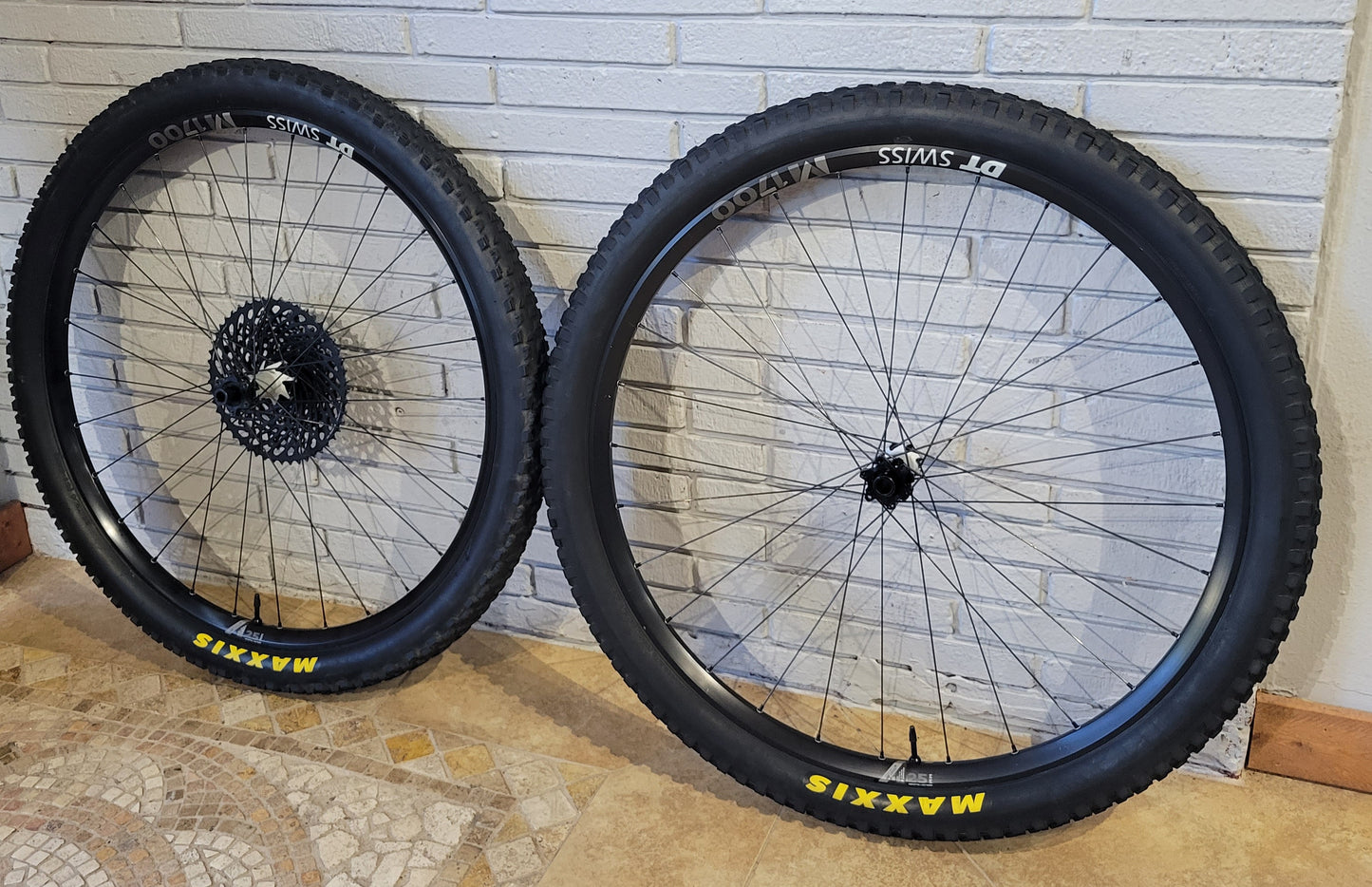DtSwiss m1700 25mm 29er maxxis Tires 1275 cassette