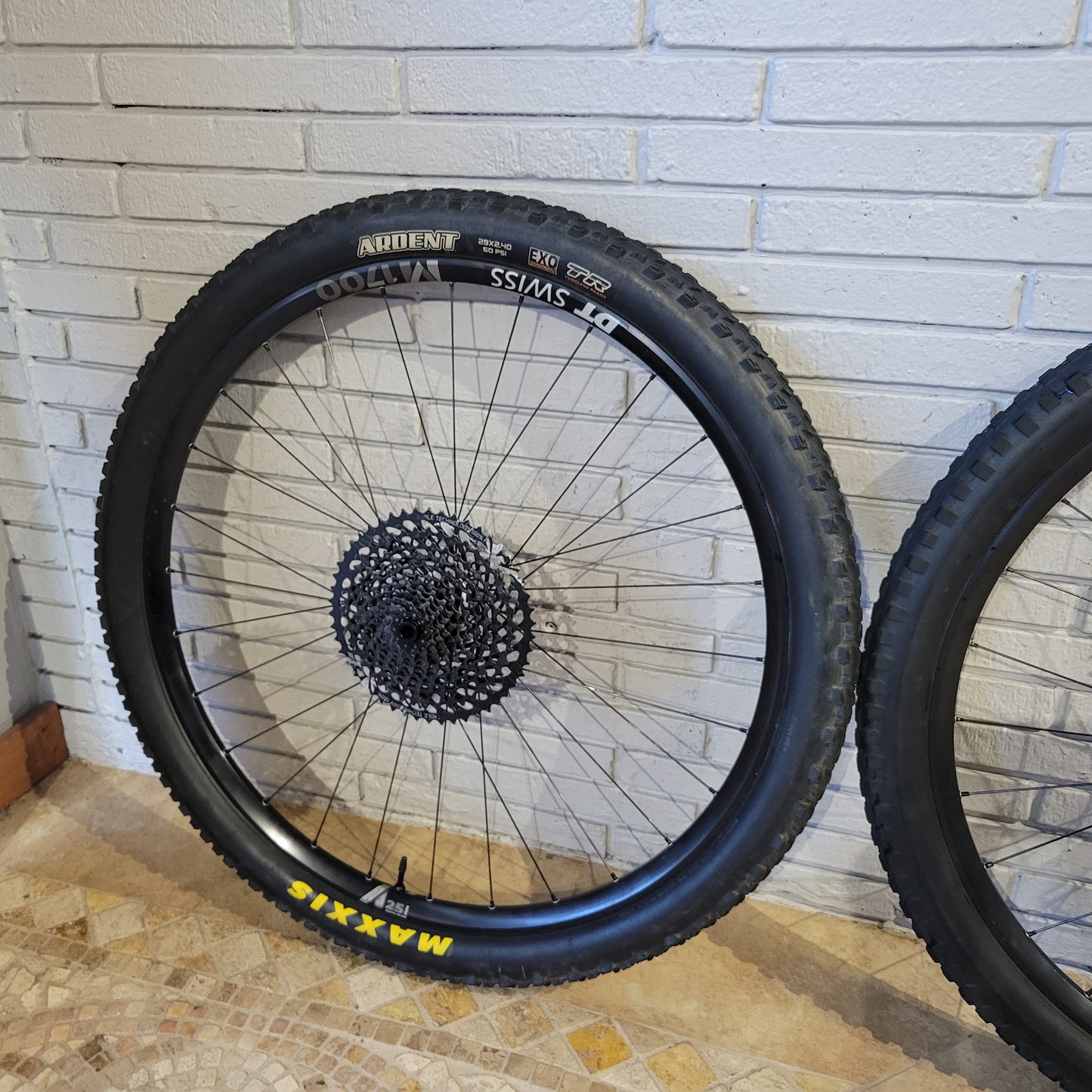 DtSwiss m1700 25mm 29er maxxis Tires 1275 cassette