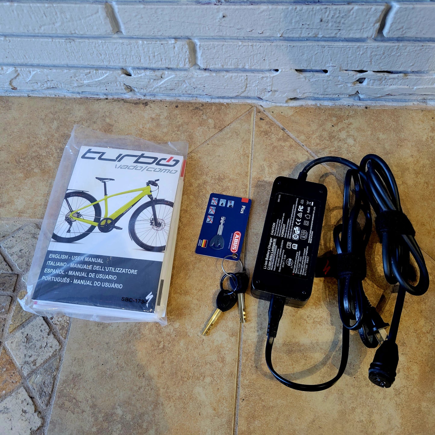 2019 Specialized Turbo Vado White (Large)