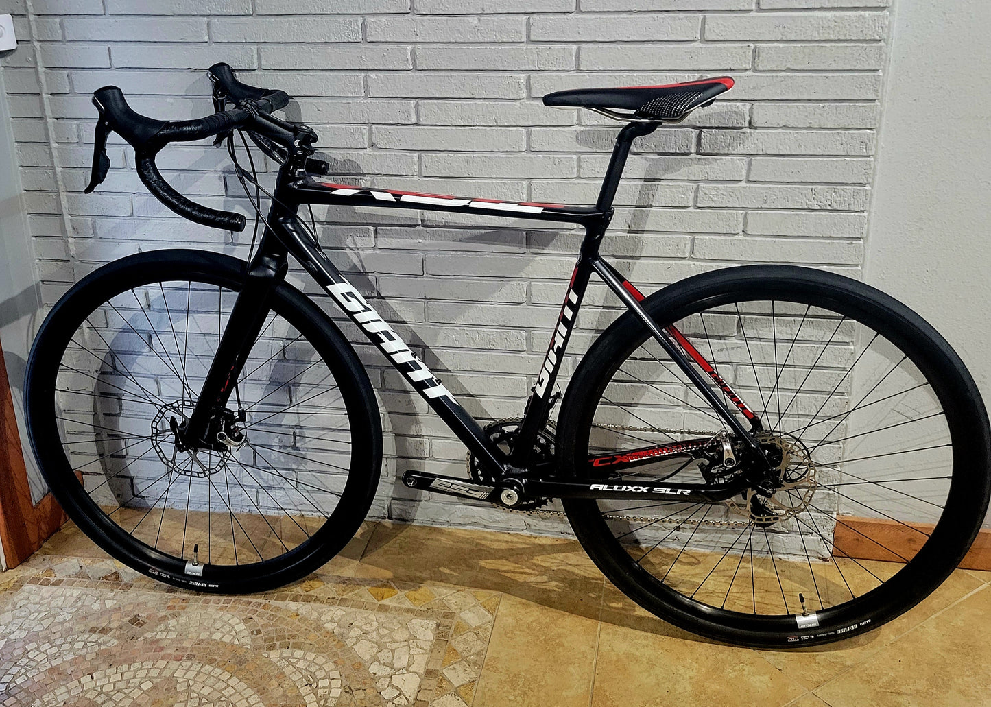 2015 Giant TCX Gravel CX Road bike (Medium)