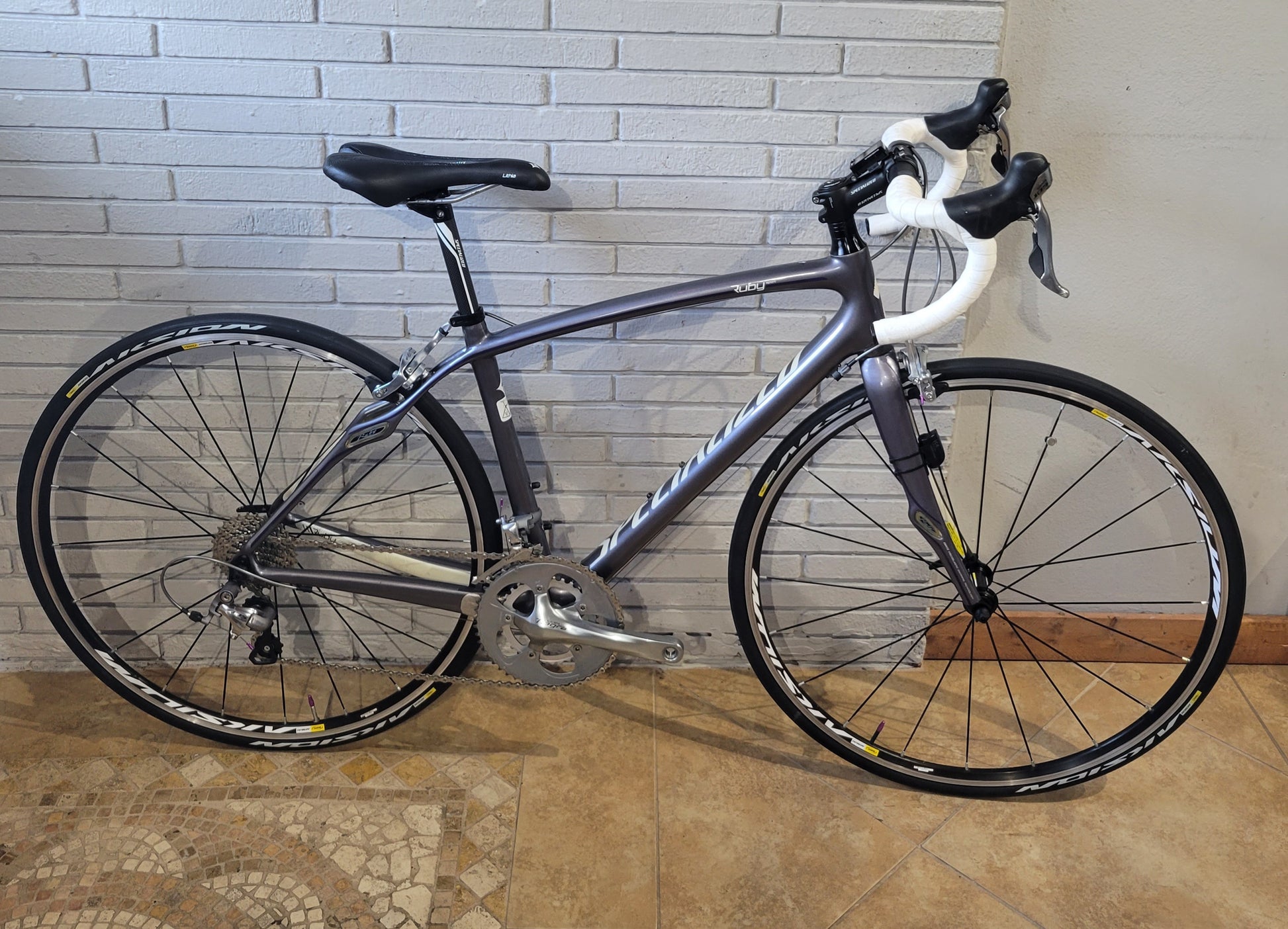 Specialized Ruby Sport Carbon Women's Road Bike (51.5 cm) – South Tampa Bicycle Co Specialized Ruby Sport Carbon Women's Road Bike (51.5 cm) – South Tampa Bicycle Co