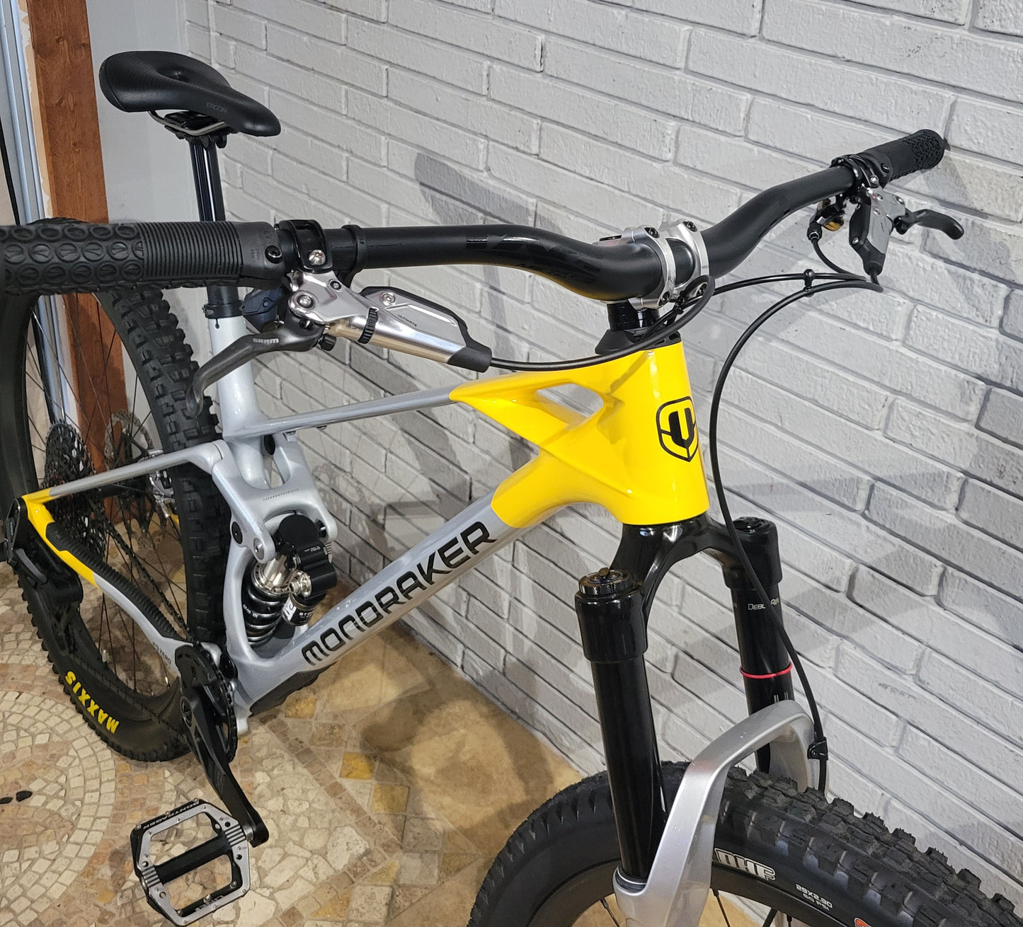 2022 Mondraker Raze RR Carbon (Large) AXS