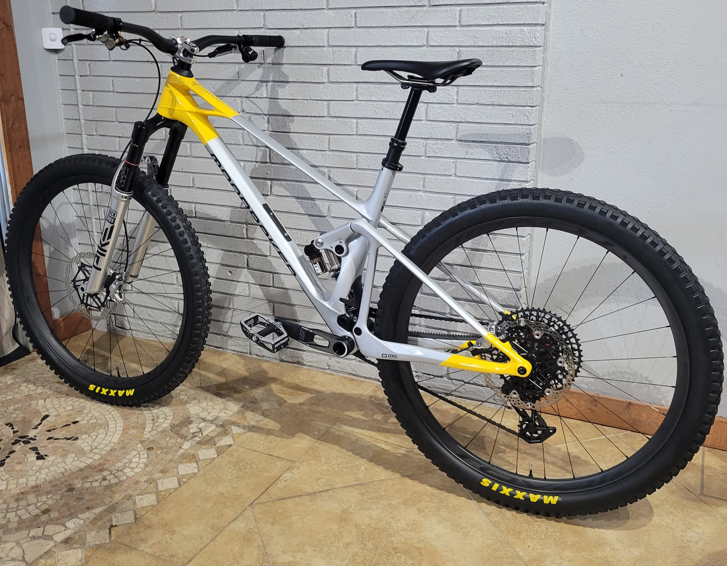 2022 Mondraker Raze RR Carbon (Large) AXS