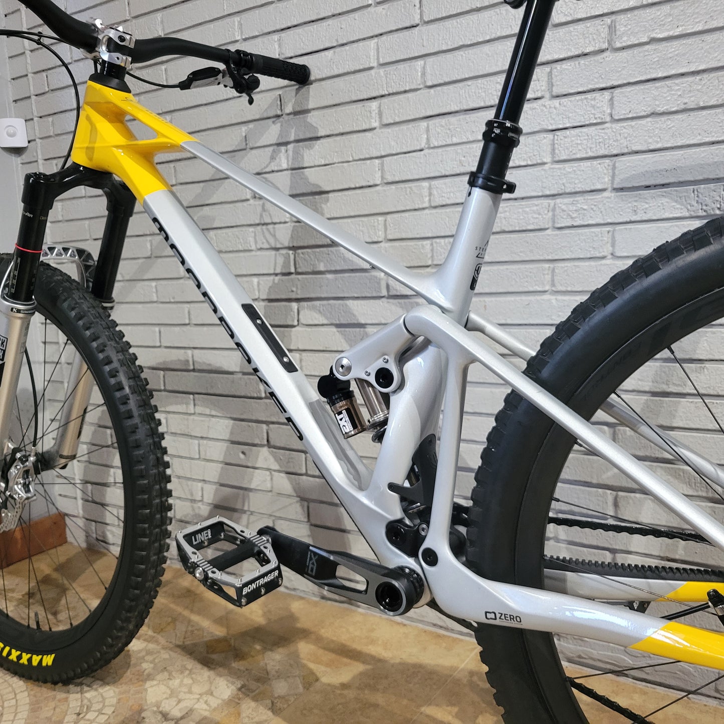 2022 Mondraker Raze RR Carbon (Large) AXS