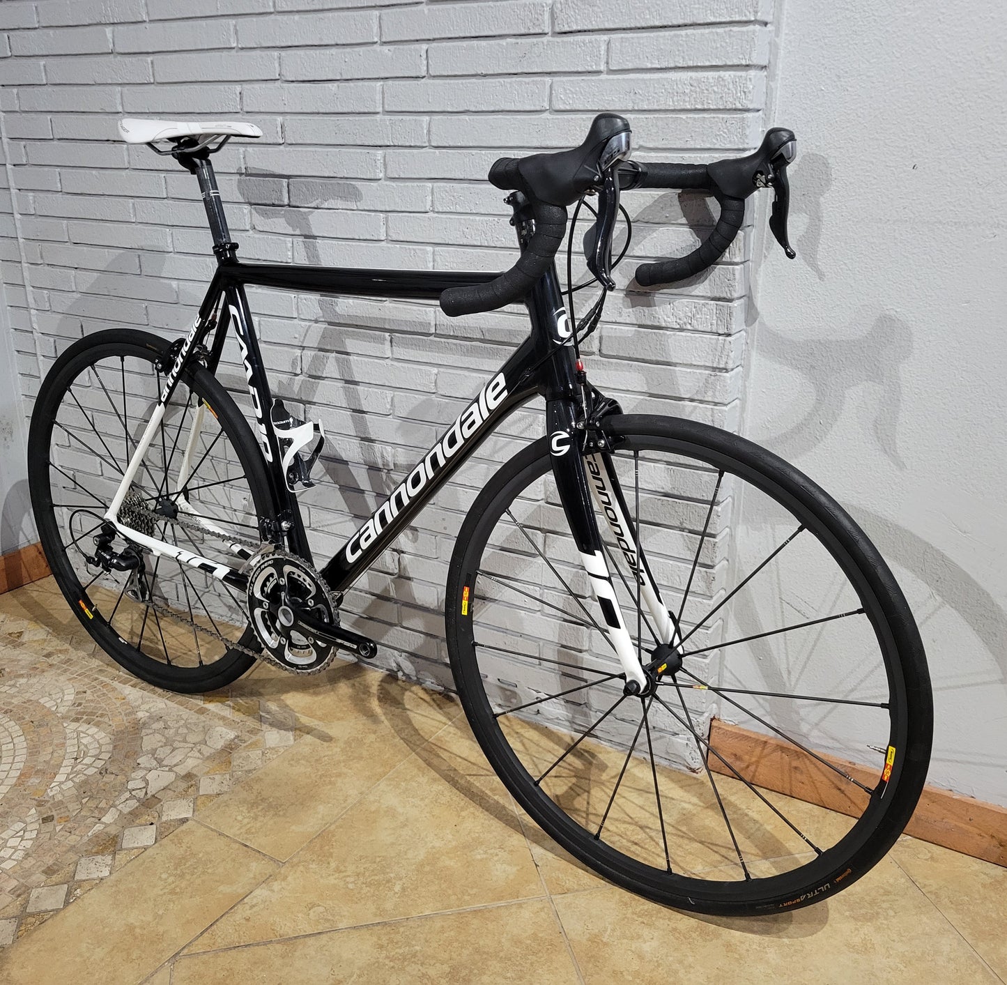 Cannondale CAAD10 Road Bike (58cm) Mavic R-Sys SLR wheels