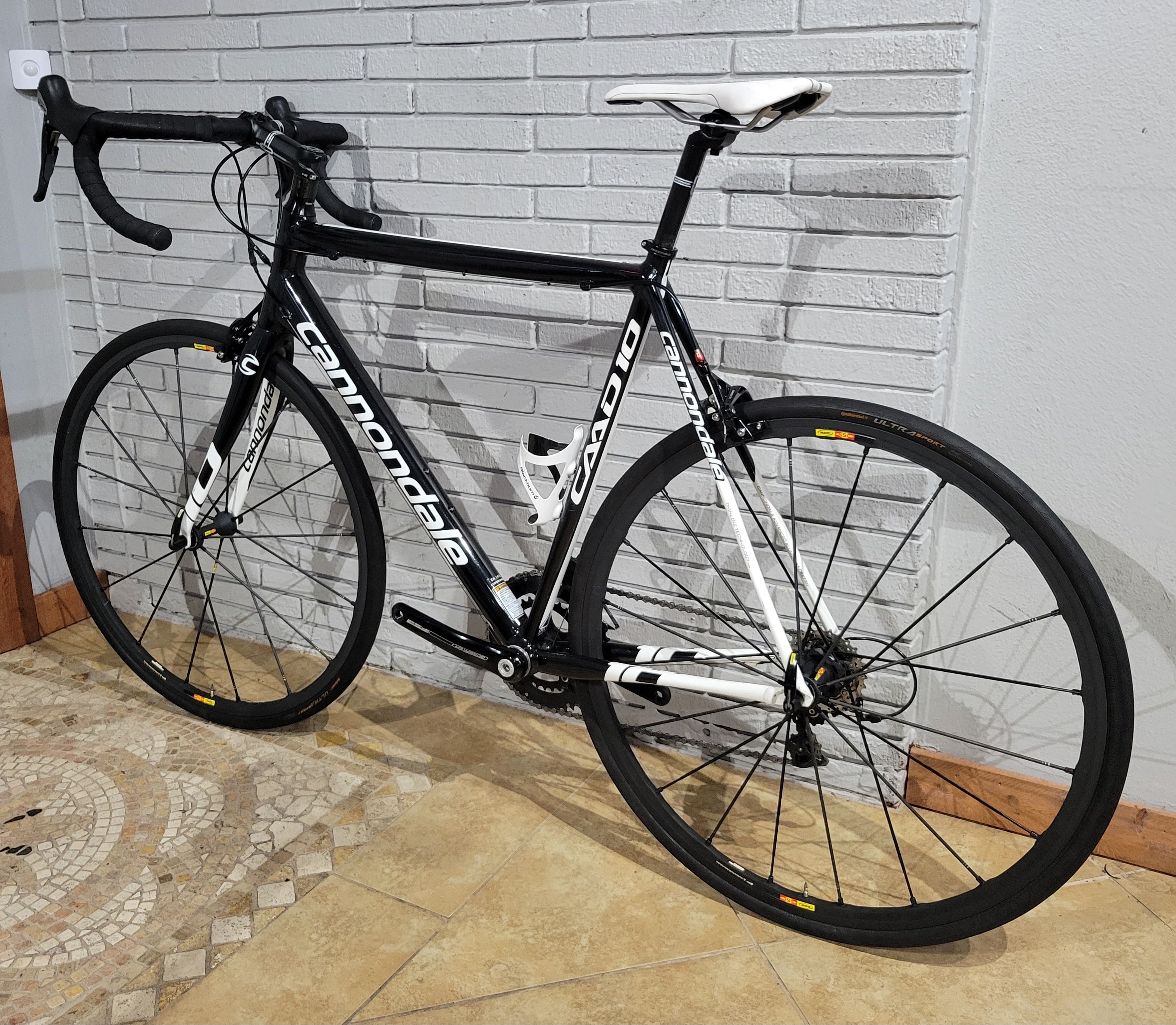 Cannondale CAAD10 Road Bike (58cm) Mavic R-Sys SLR wheels – South 