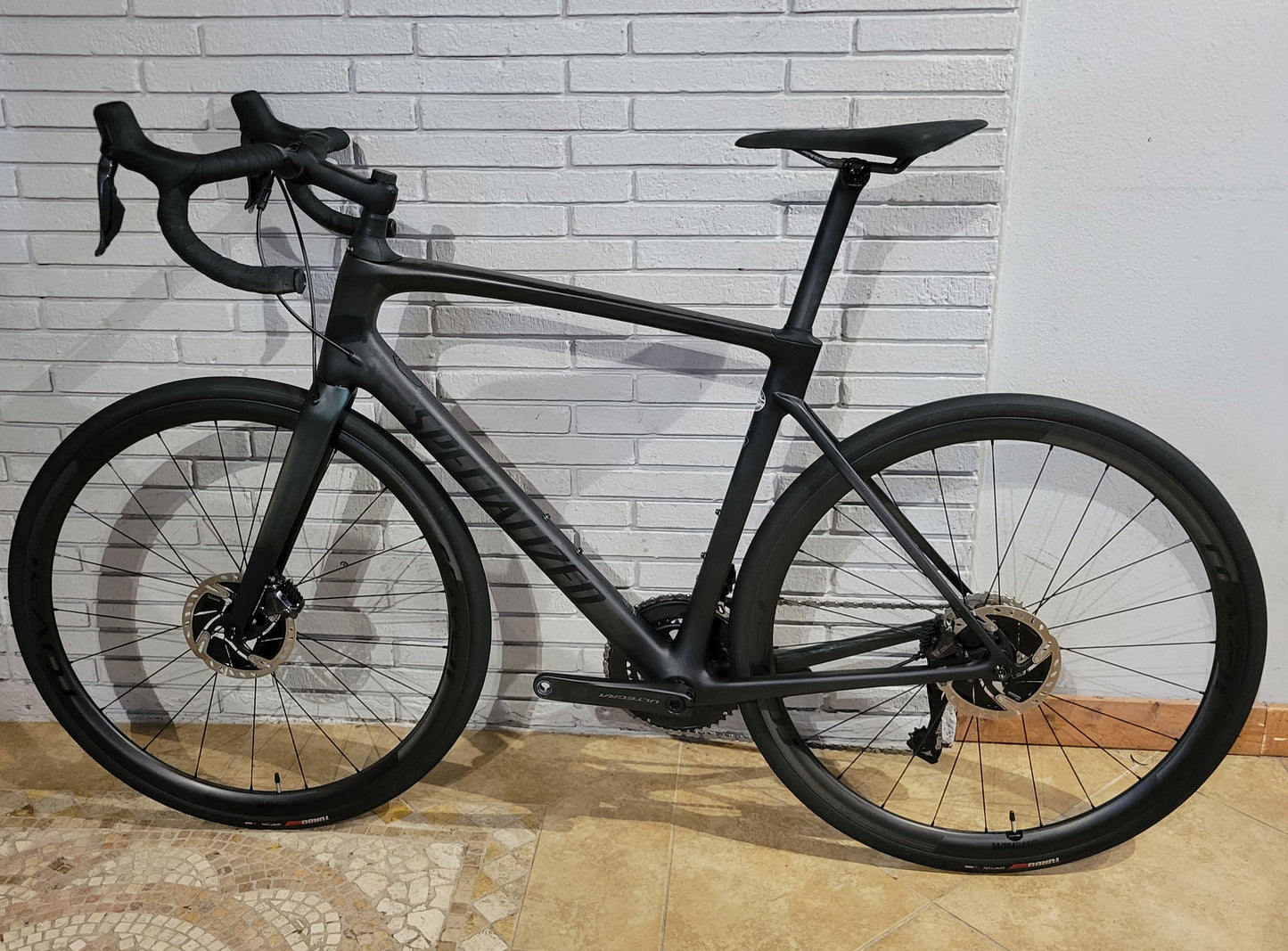 2023 Specialized Roubaix Carbon (58cm) Ultegra Di2 12 speed, Roval CLX