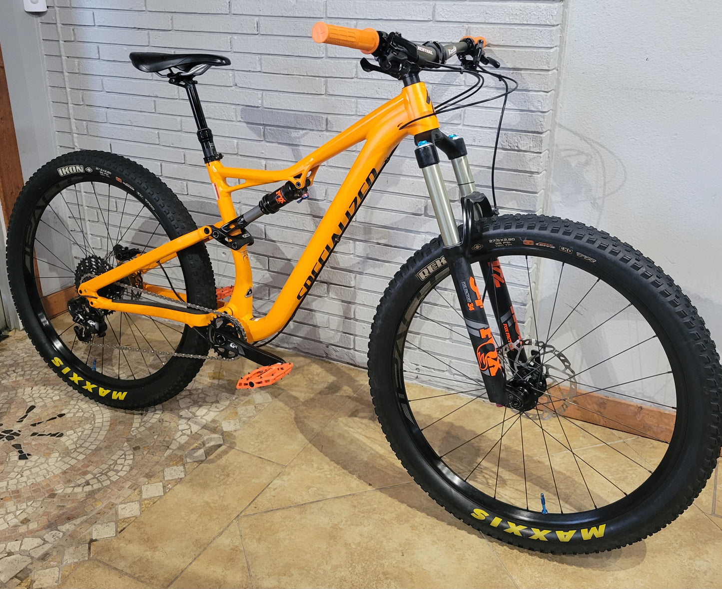 2016 Specialized Stumpjumper (Medium) 27.5