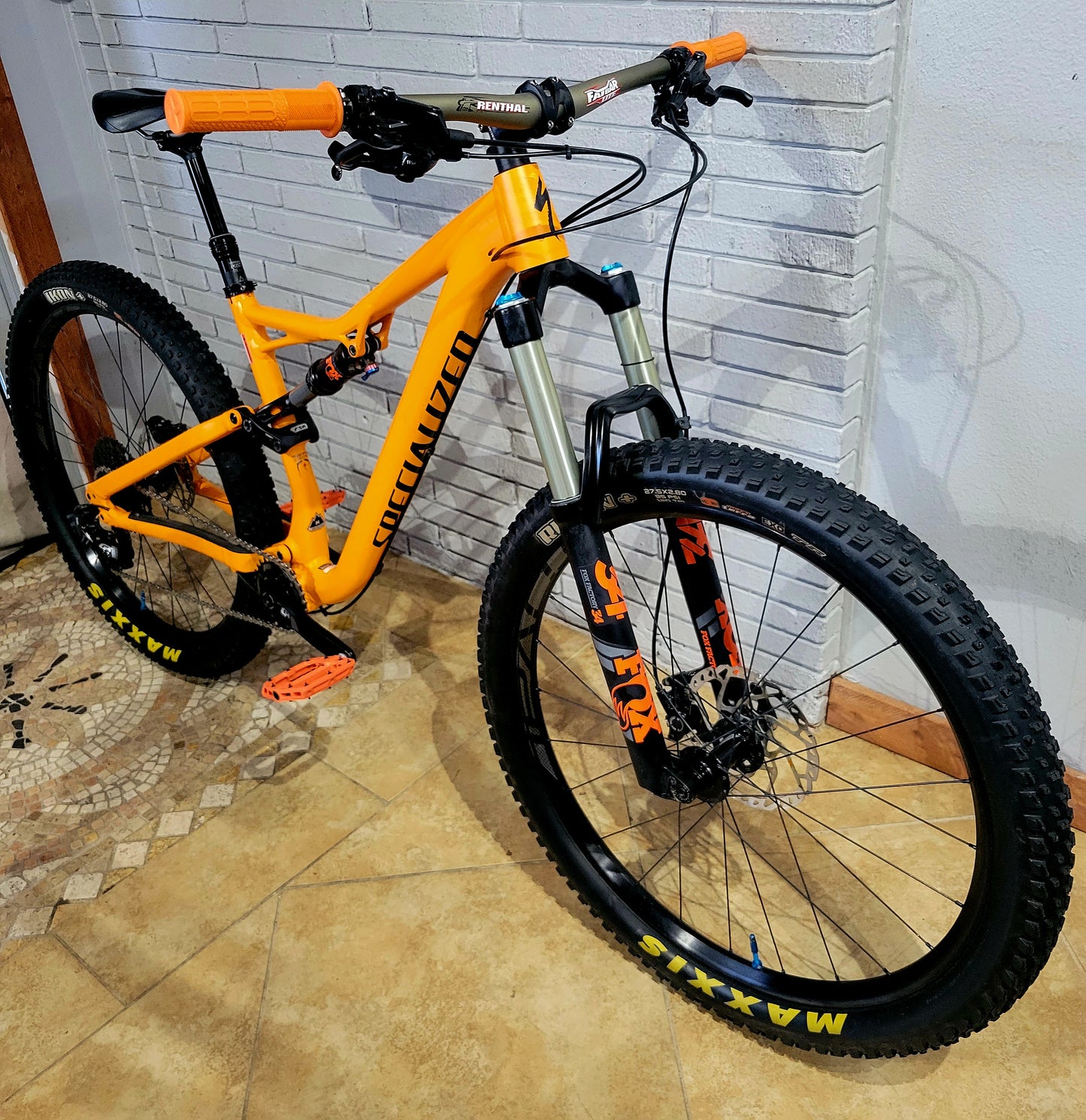 2016 Specialized Stumpjumper (Medium) 27.5