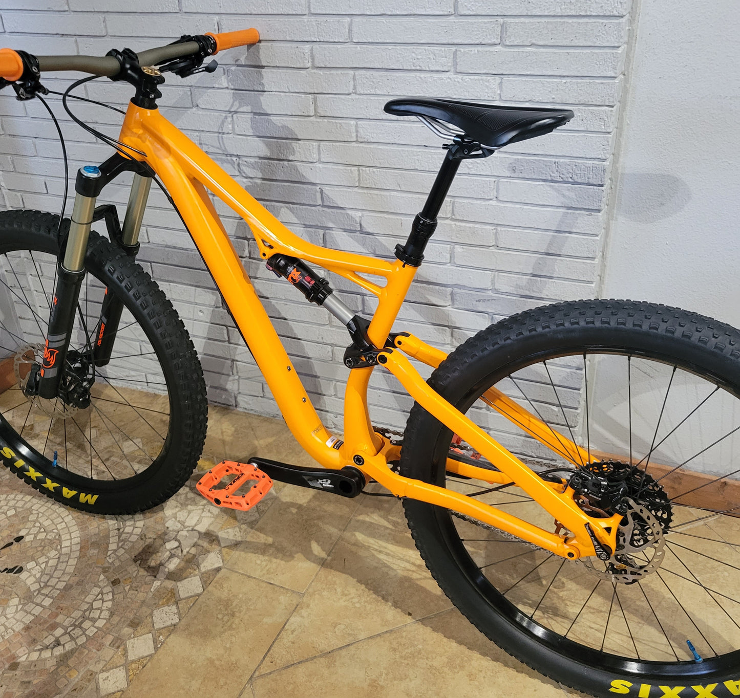 2016 Specialized Stumpjumper (Medium) 27.5