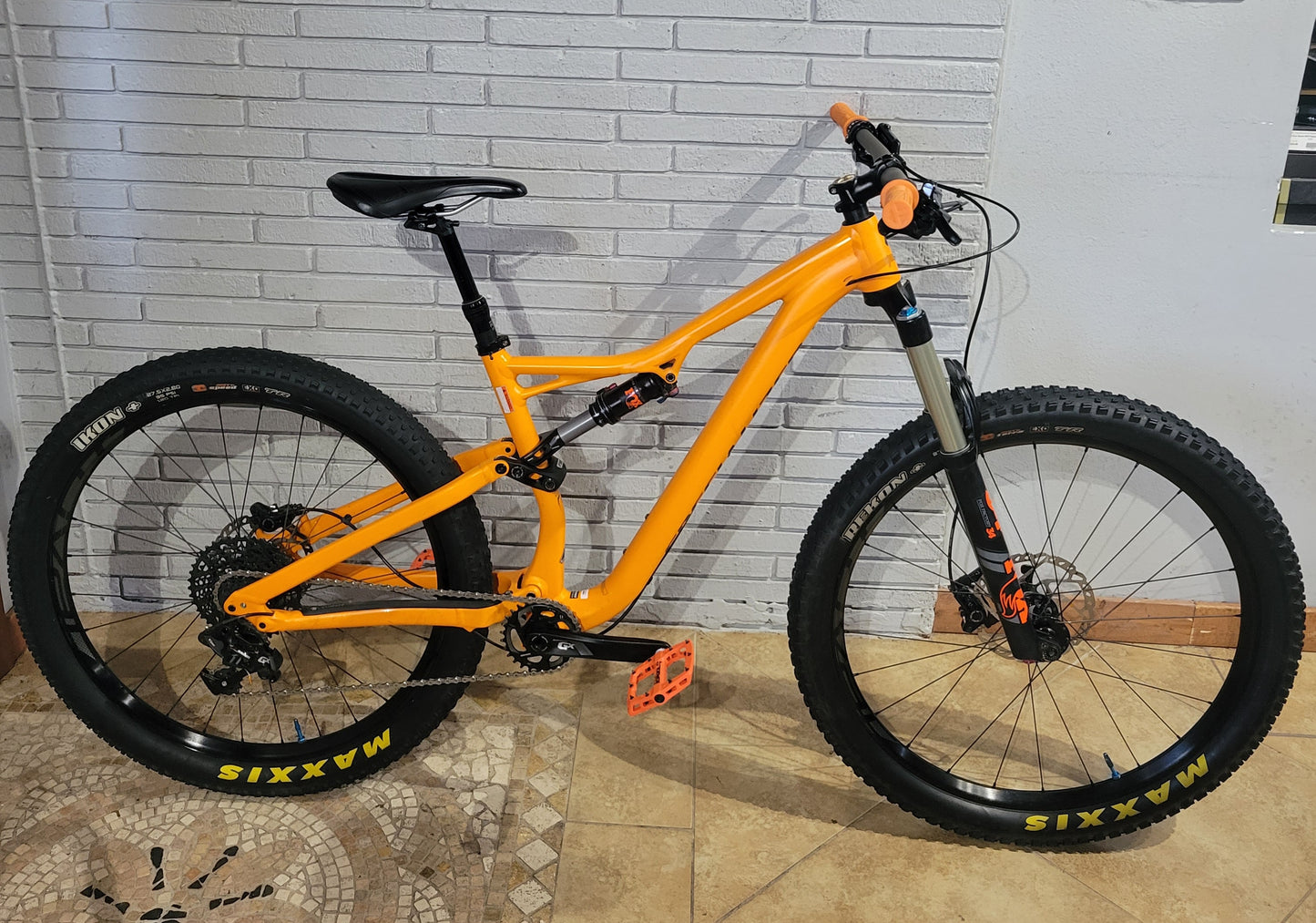 2016 Specialized Stumpjumper (Medium) 27.5