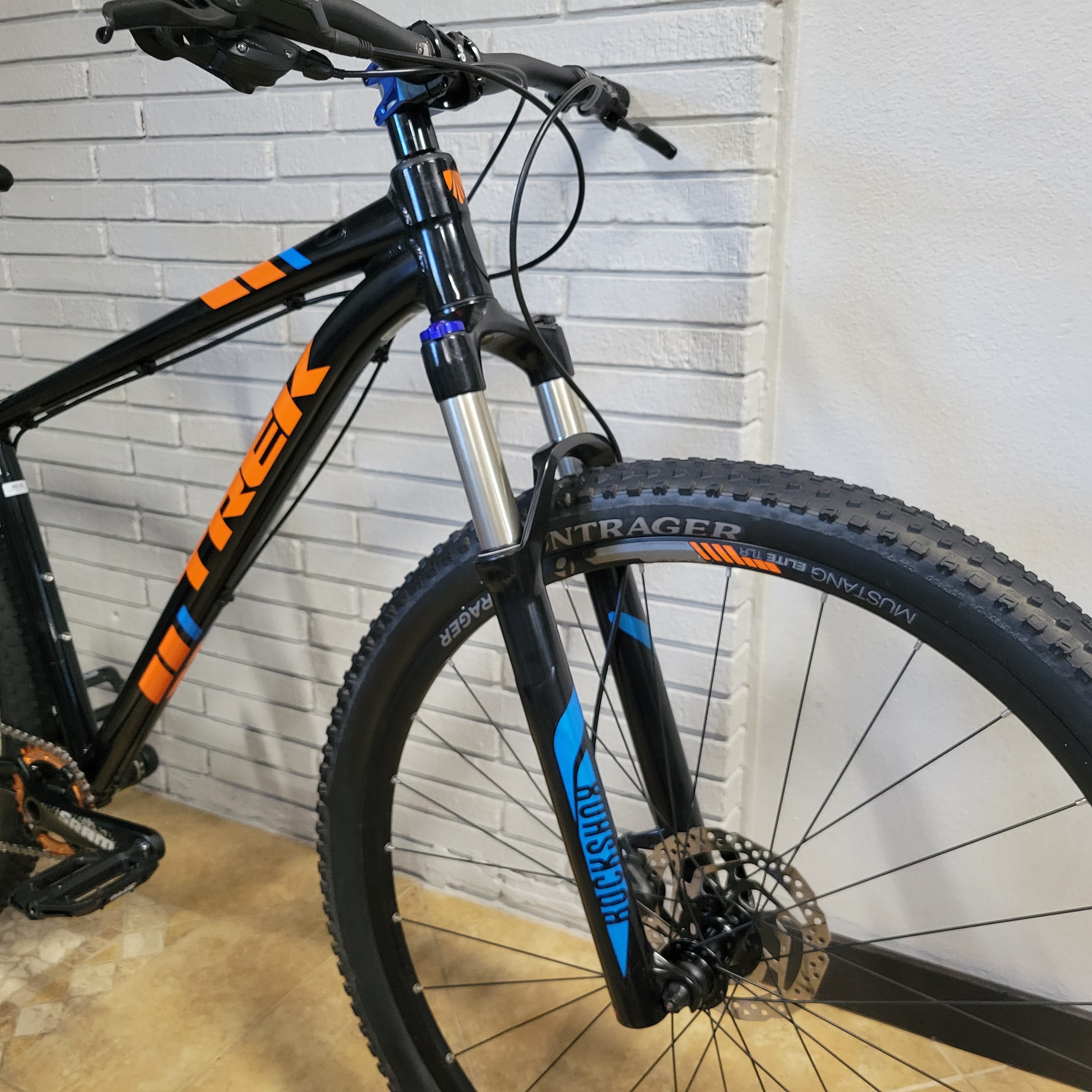 Trek caliber deals 8 2018