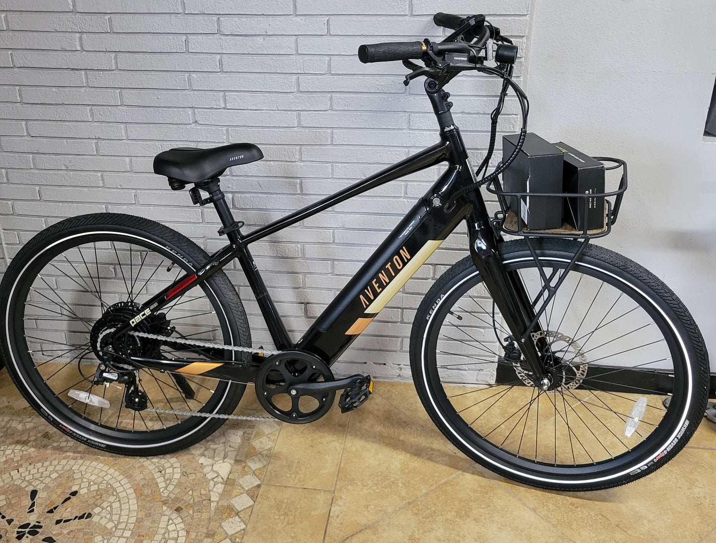 Aventon Pace 500.2 E-Bike (Size Regular) Local Tampa Only - No shipping