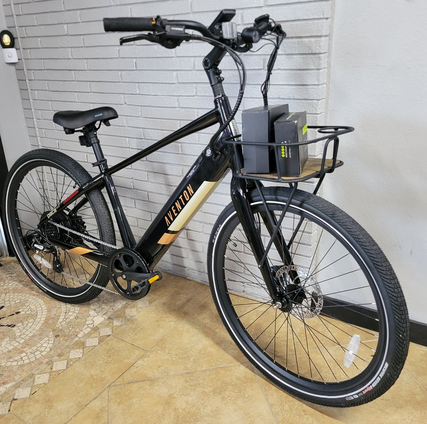 Aventon Pace 500.2 E-Bike (Size Regular) Local Tampa Only - No shipping