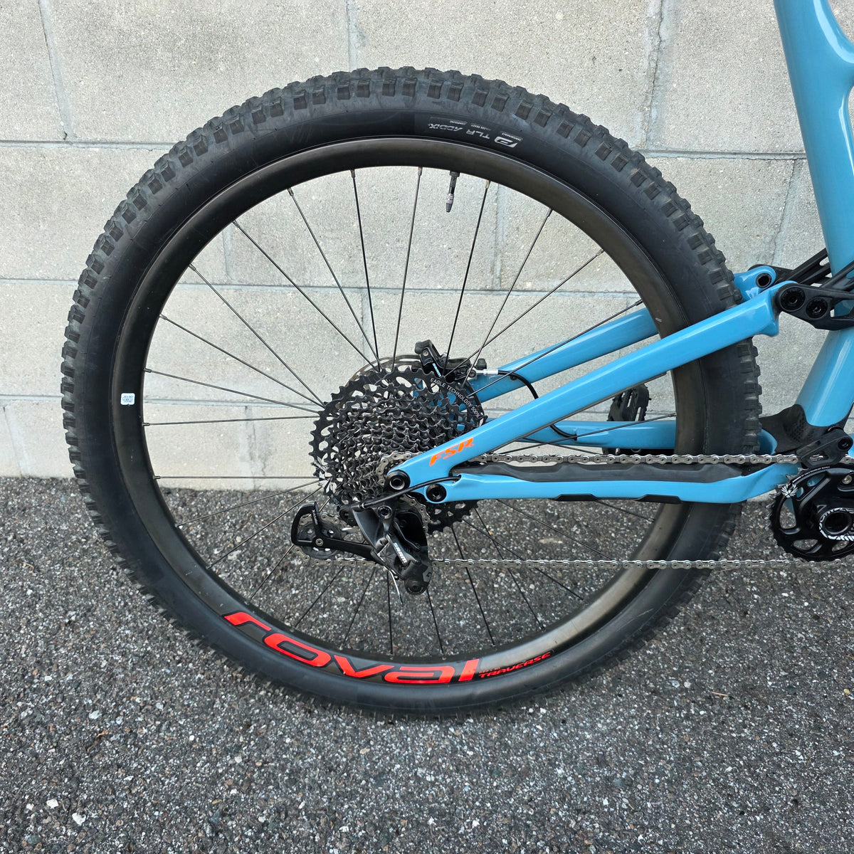 Specialized Stumpjumper Expert 29 (Xl Extra Large) Carbon Roval wheels