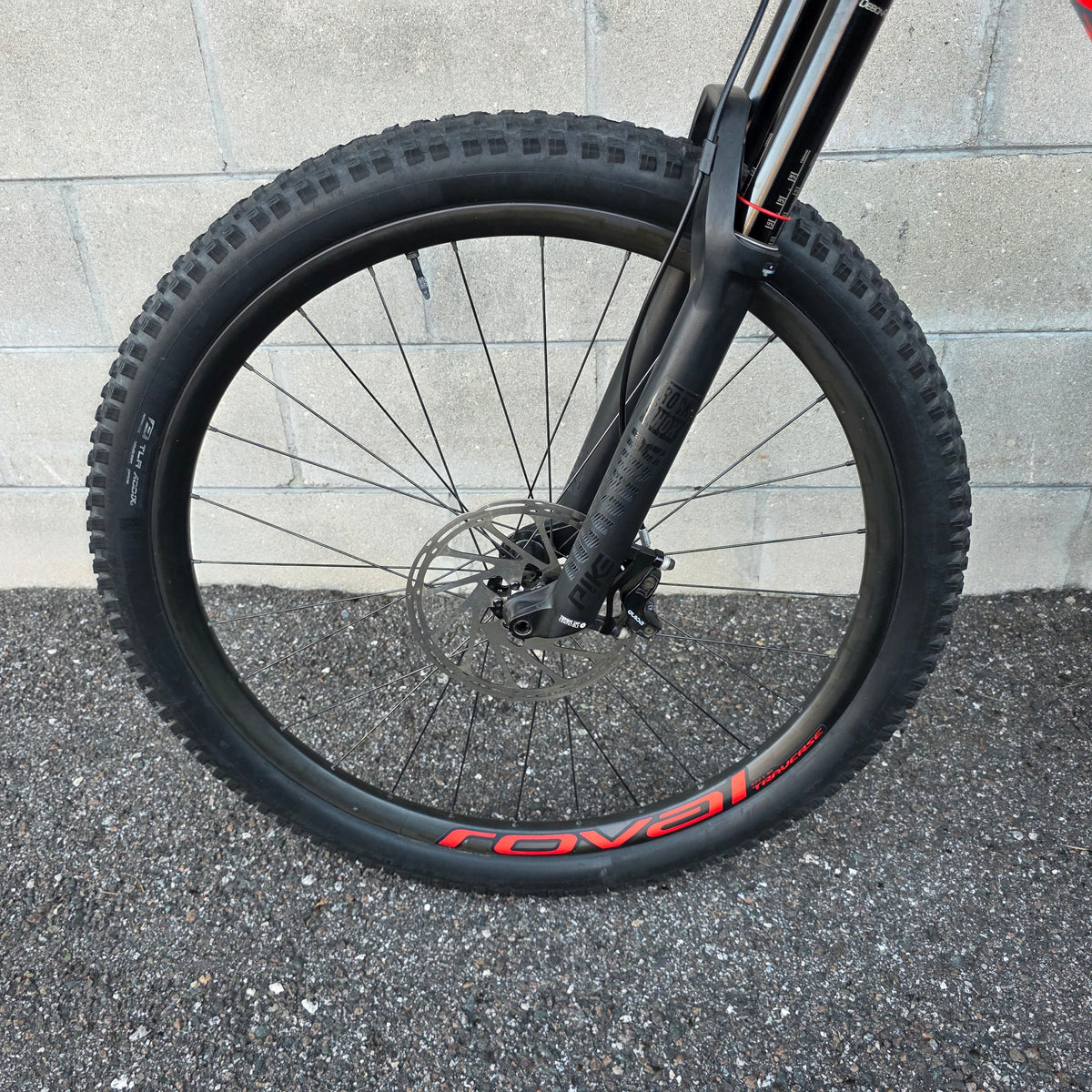 Specialized Stumpjumper Expert 29 (Xl Extra Large) Carbon Roval wheels