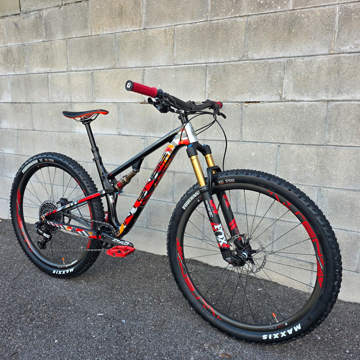Intense Sniper Trail Elite (Small) w/ Carbon Wheels