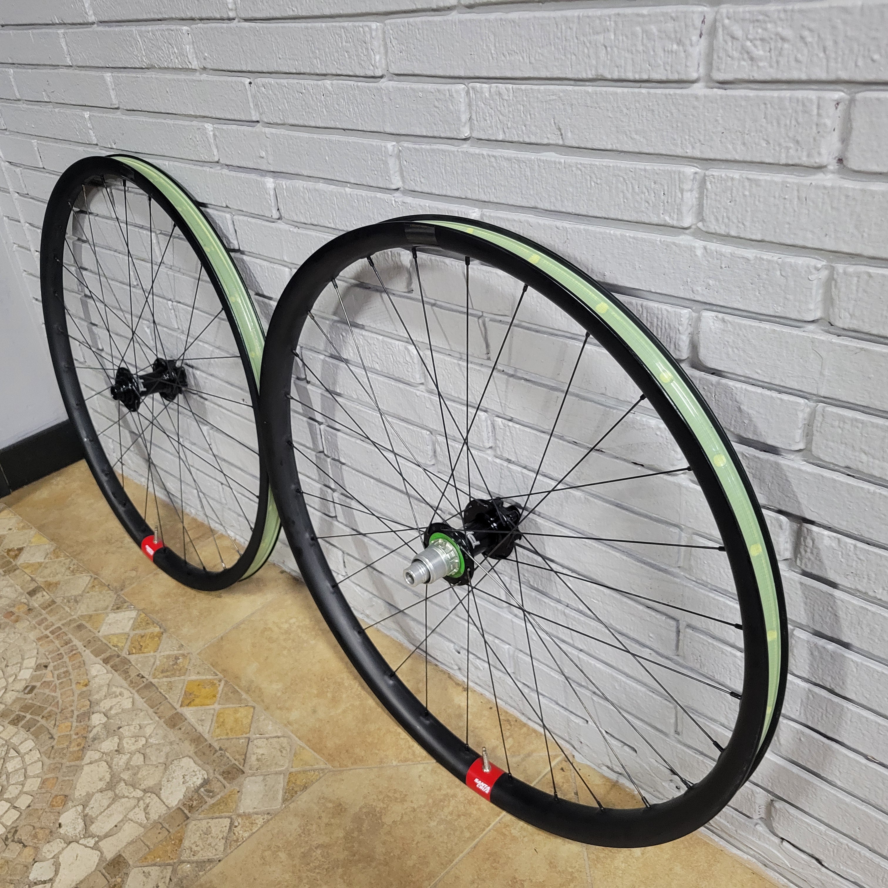 Santa Cruz Reserve 27 Carbon Wheelset 29 Boost Hope South Tampa