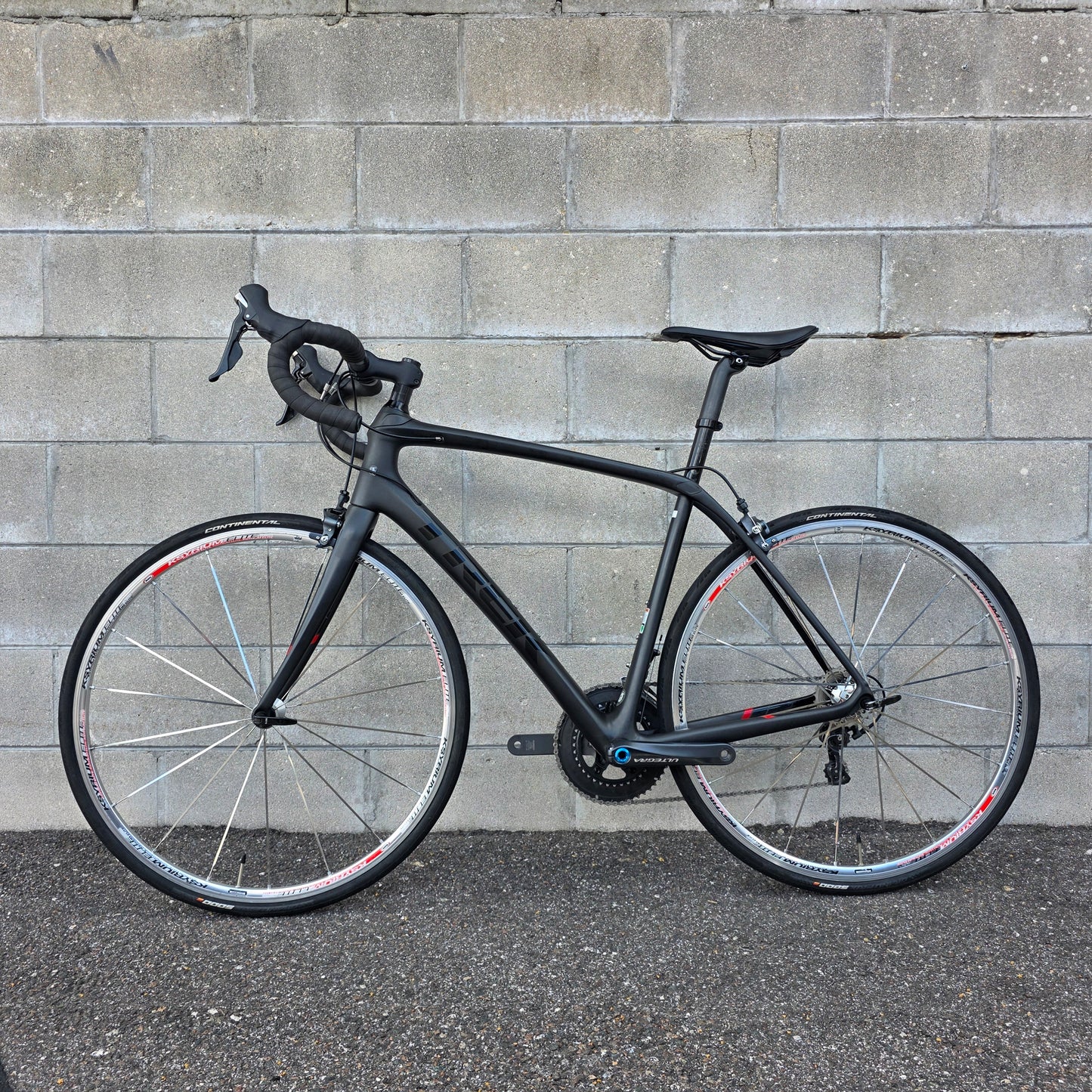 Trek Domane SL 6 Ultegra (56cm) Carbon Road Bike
