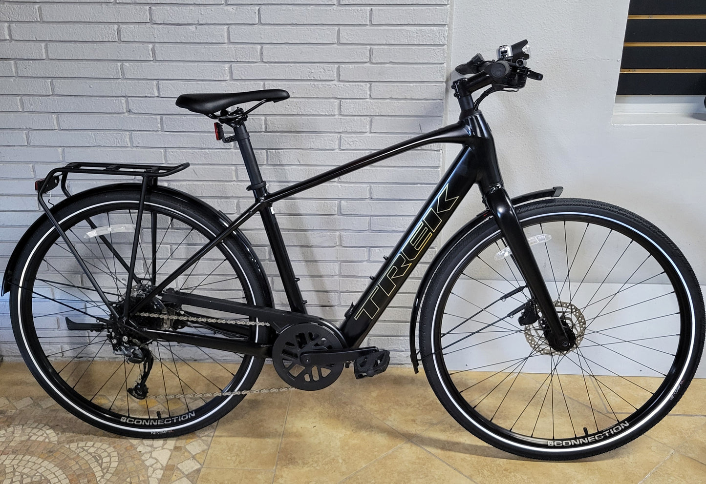 2023 Trek FX+2 (Medium) E-Bike