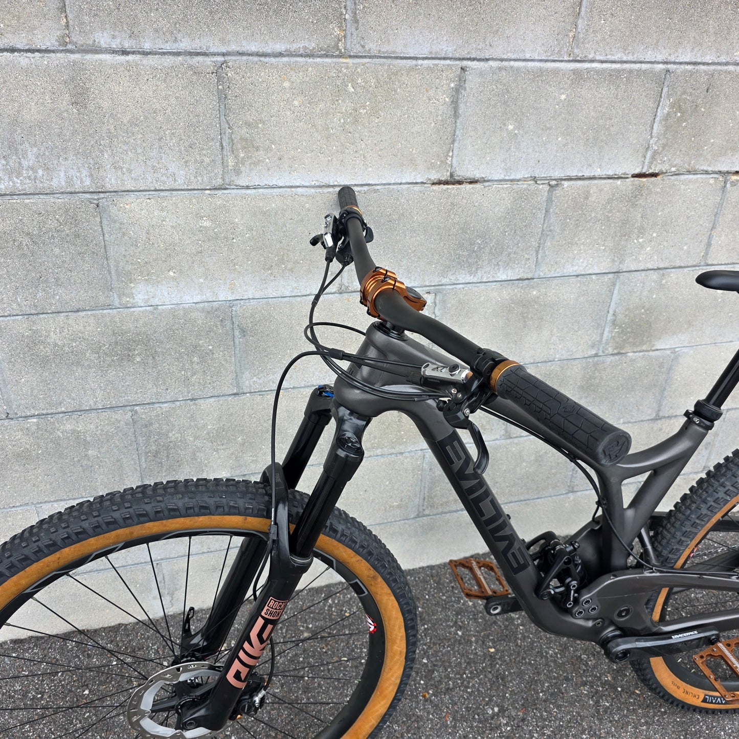 Evil Following V1 Carbon (Medium)