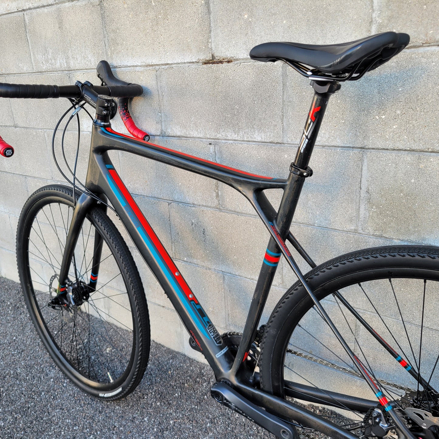 2016 GT Grade Carbon Gravel Bike (56cm) Ultegra