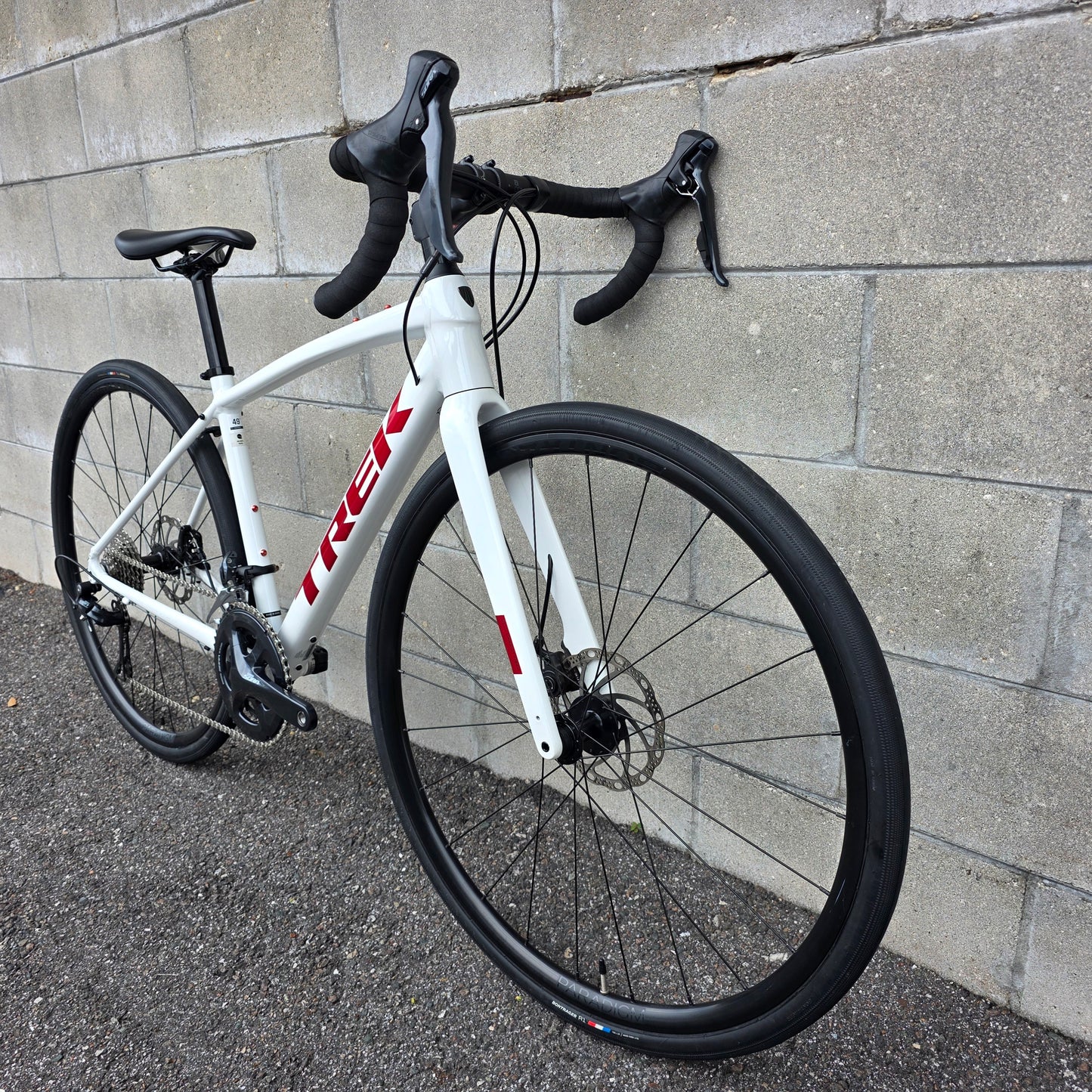 2022 Trek Domane AL3 49cm Road abike White Red
