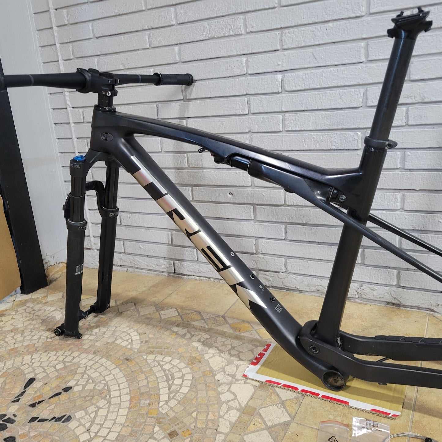 2022 Trek SuperCaliber 9.8 Carbon frameset (Large)