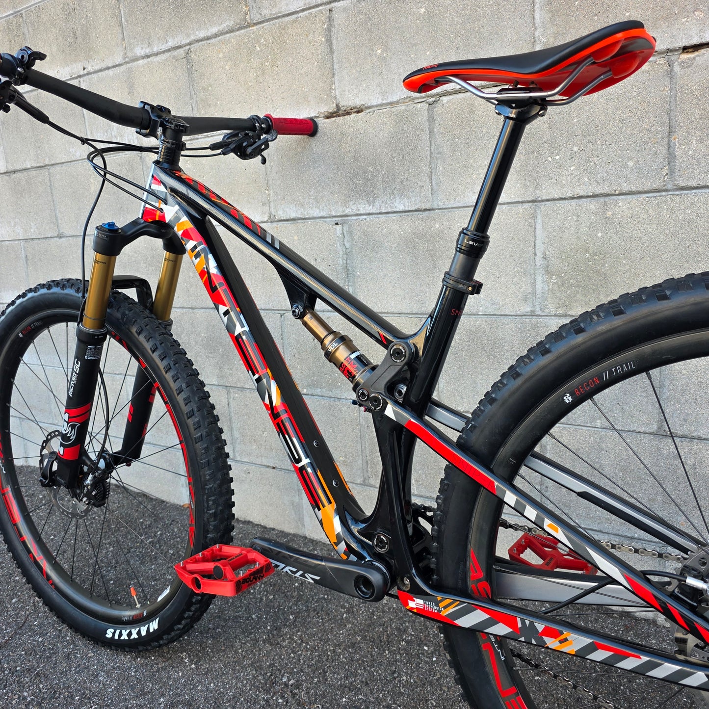 Intense Sniper Trail Elite (Small) w/ Carbon Wheels