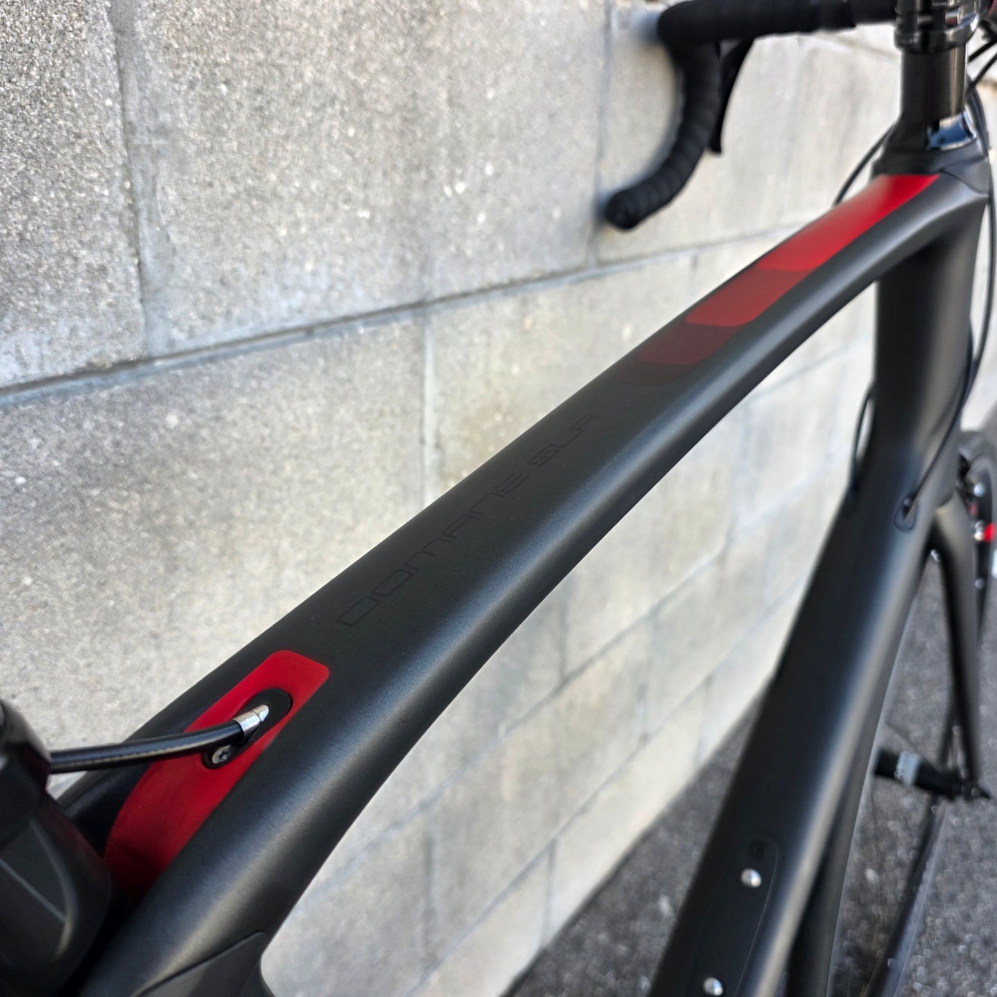 Trek Domane SLR 60cm Ultegra Carbon Road Bike