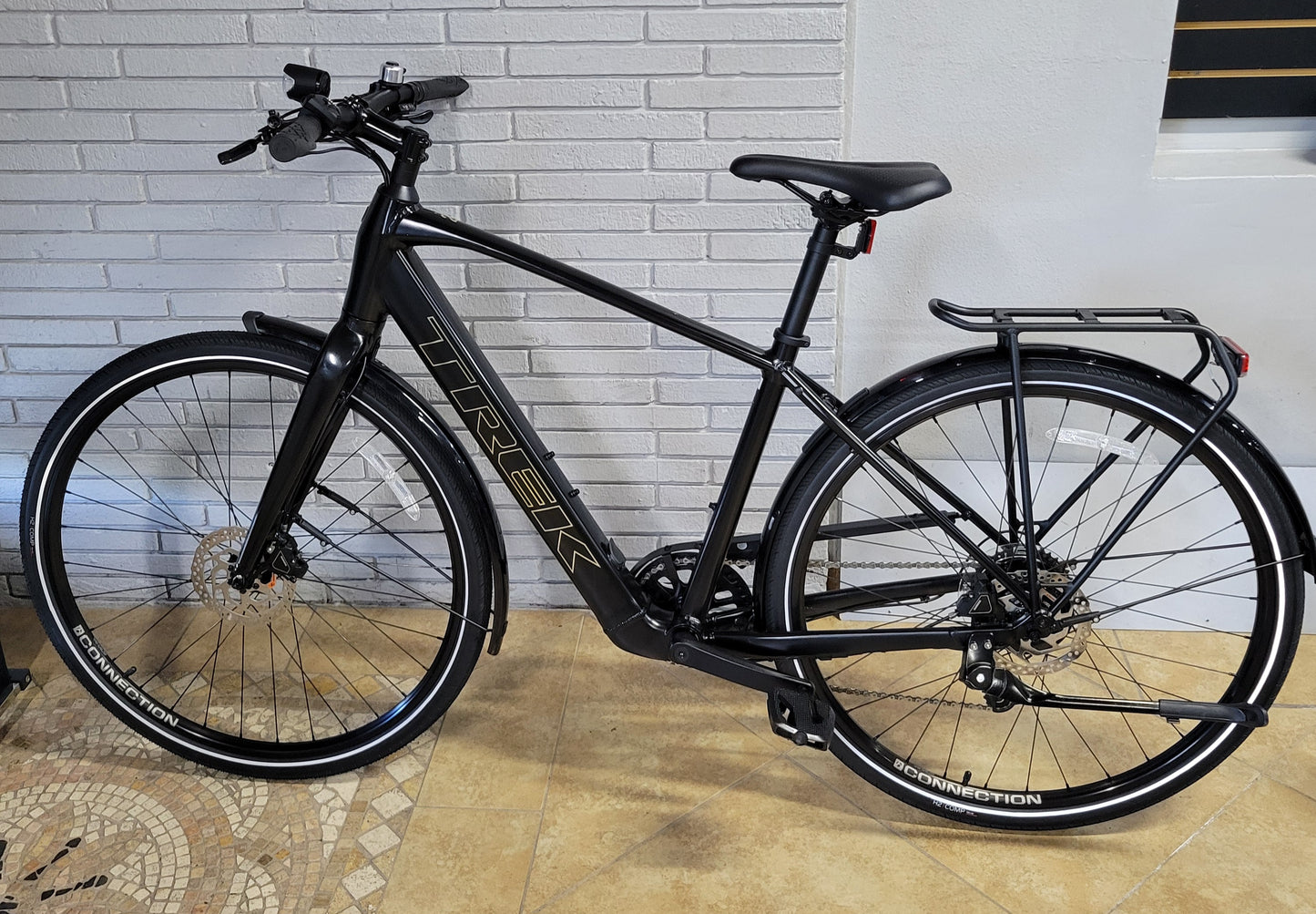 2023 Trek FX+2 (Medium) E-Bike