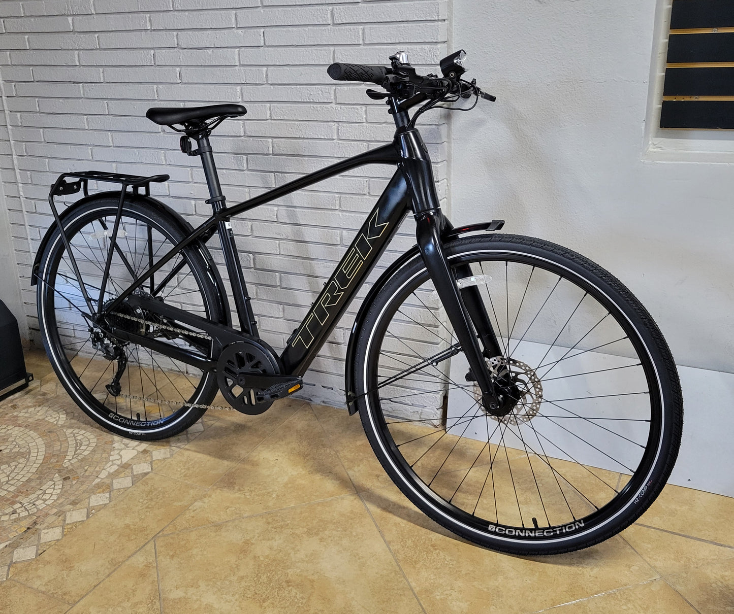 2023 Trek FX+2 (Medium) E-Bike