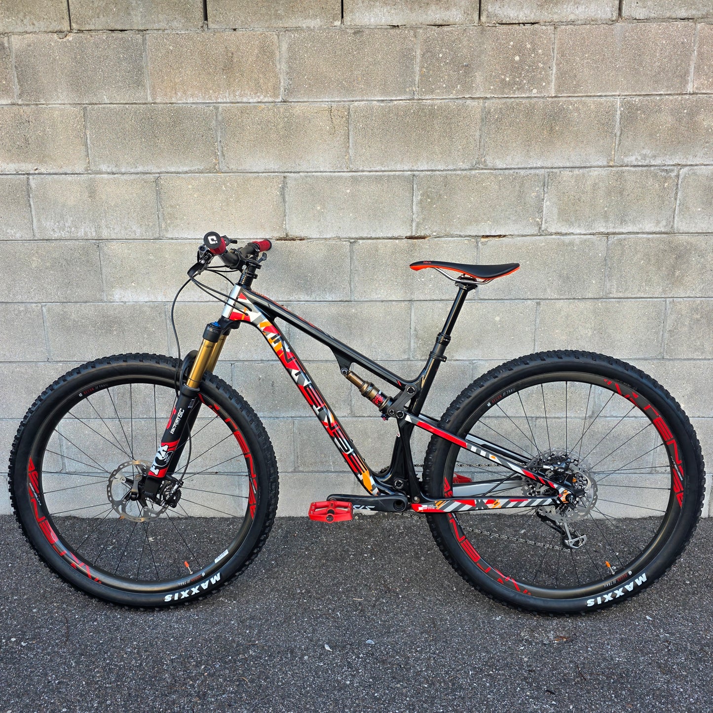 Intense Sniper Trail Elite (Small) w/ Carbon Wheels