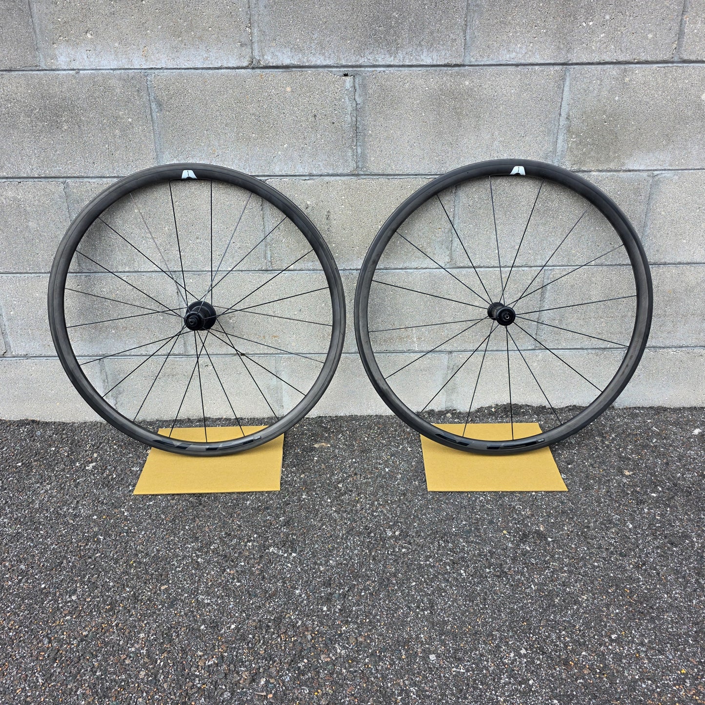 Giant SLR 0 Carbon Road Bike Wheelset Rim Brake Clincher TLR