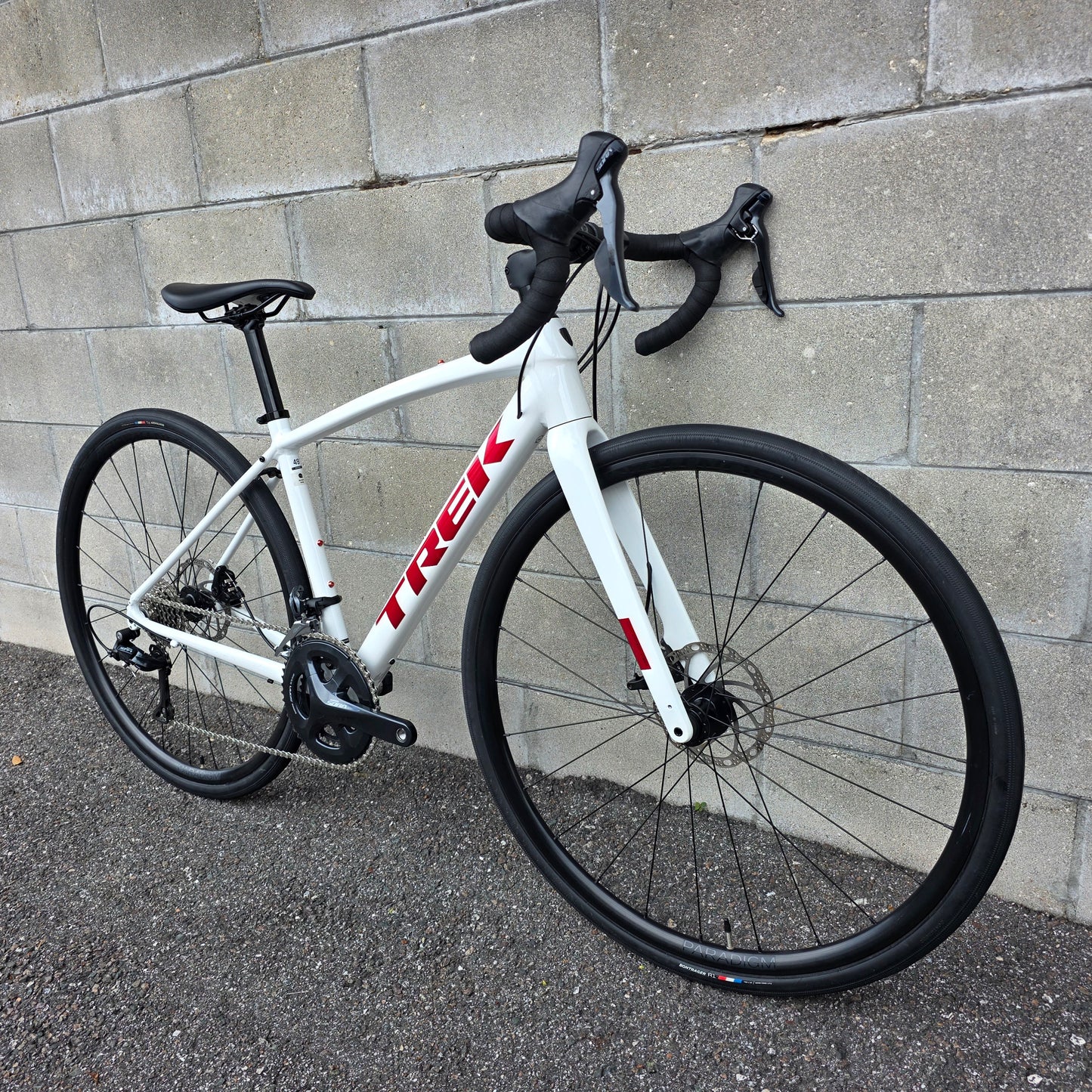 2022 Trek Domane AL3 49cm Road abike White Red