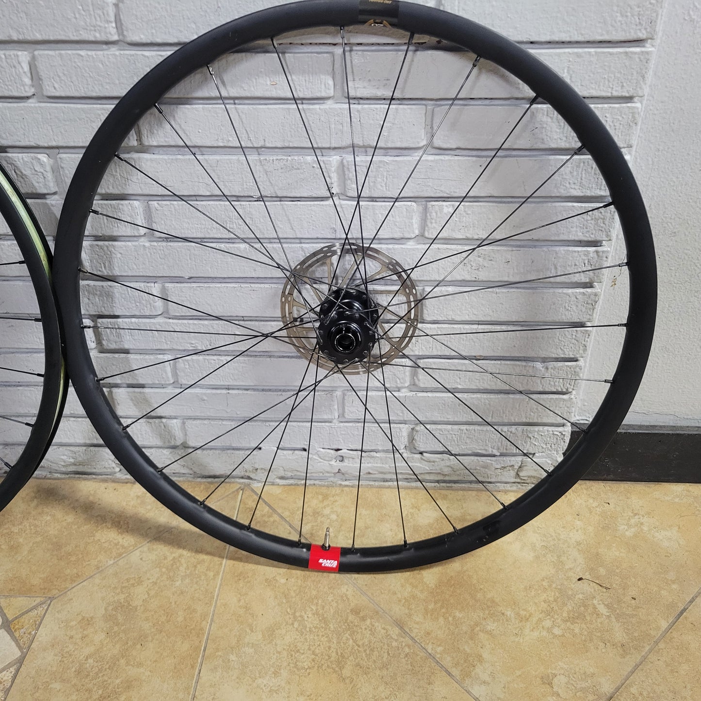 Santa Cruz Reserve 30 Carbon Wheelset 29 Dt Swiss Boost