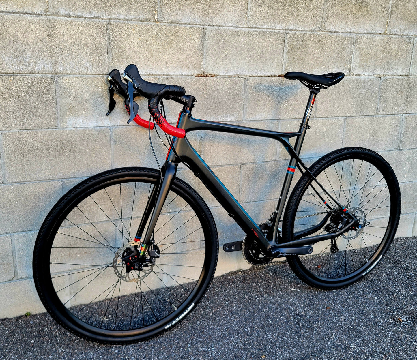 2016 GT Grade Carbon Gravel Bike (56cm) Ultegra