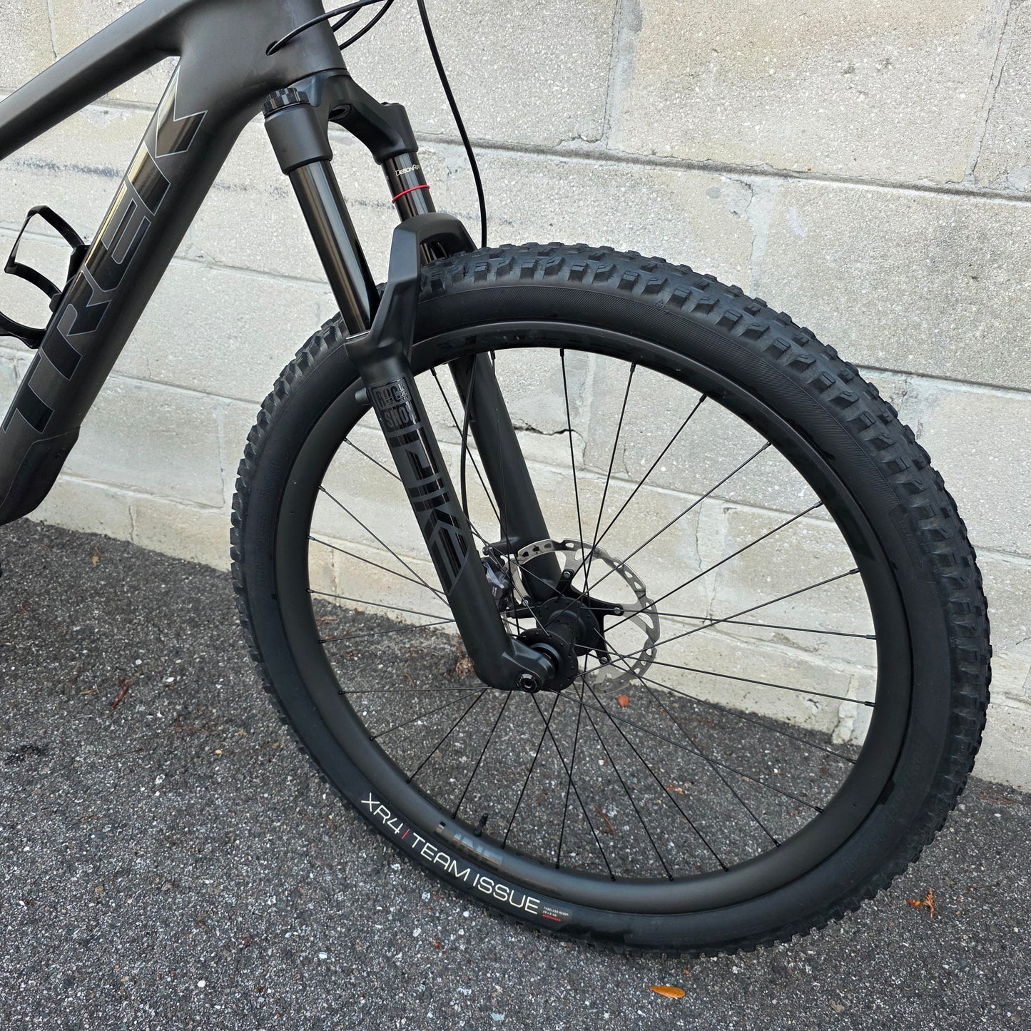 2024 Trek Top Fuel 9.8 XT (Size M/L)