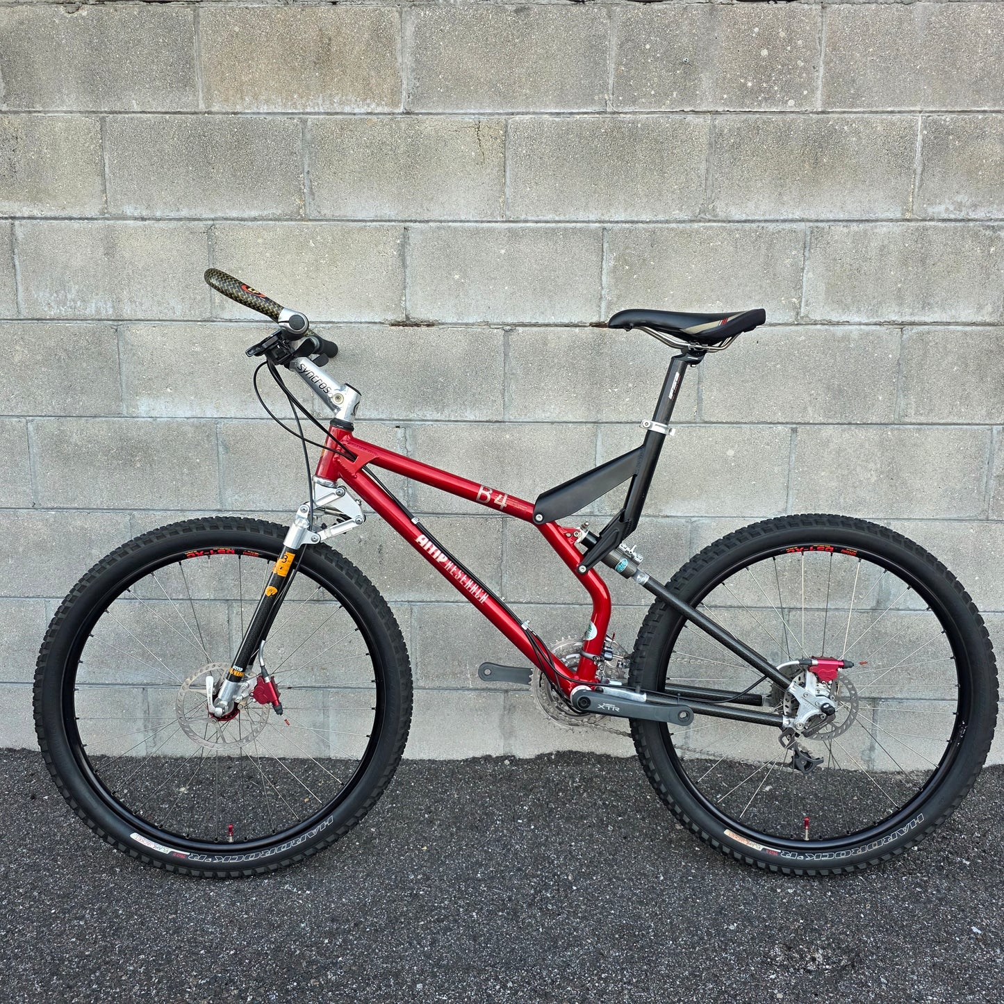 AMP Research B4 XTR Vintage MTB (Large)