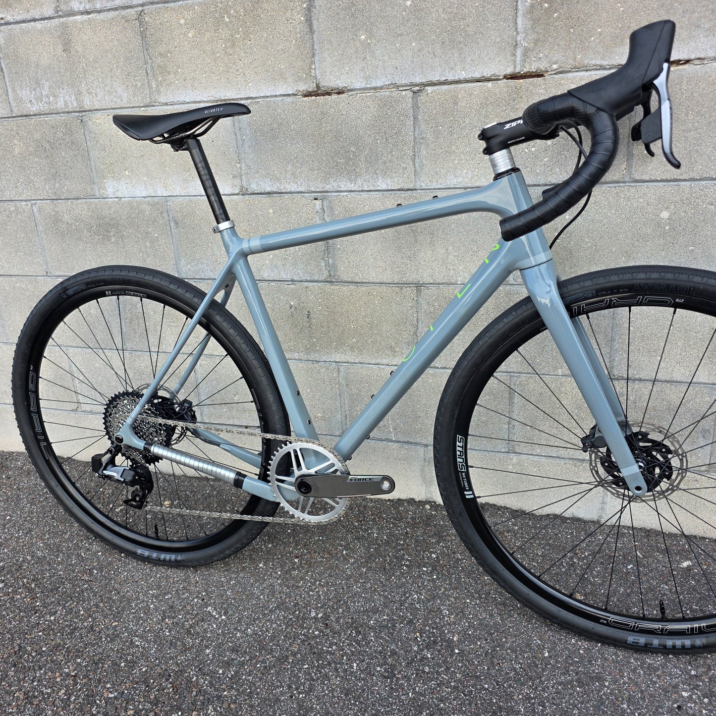 Open Wide (Medium)Carbon Gravel Bike Force AXS