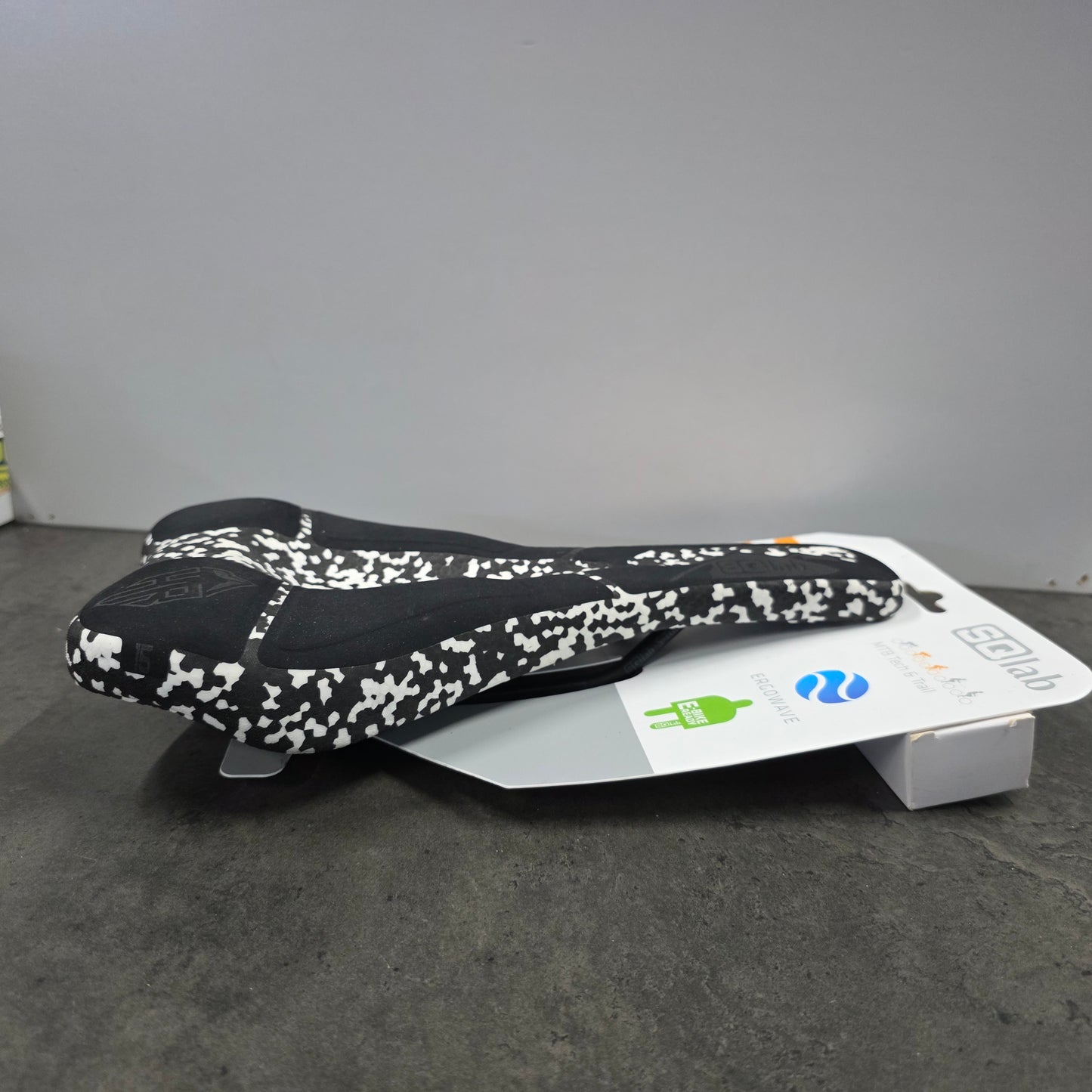 SQ Lab 60x Infingergy Ergowave Active 2.1 Hans Rey Ltd Edition saddle