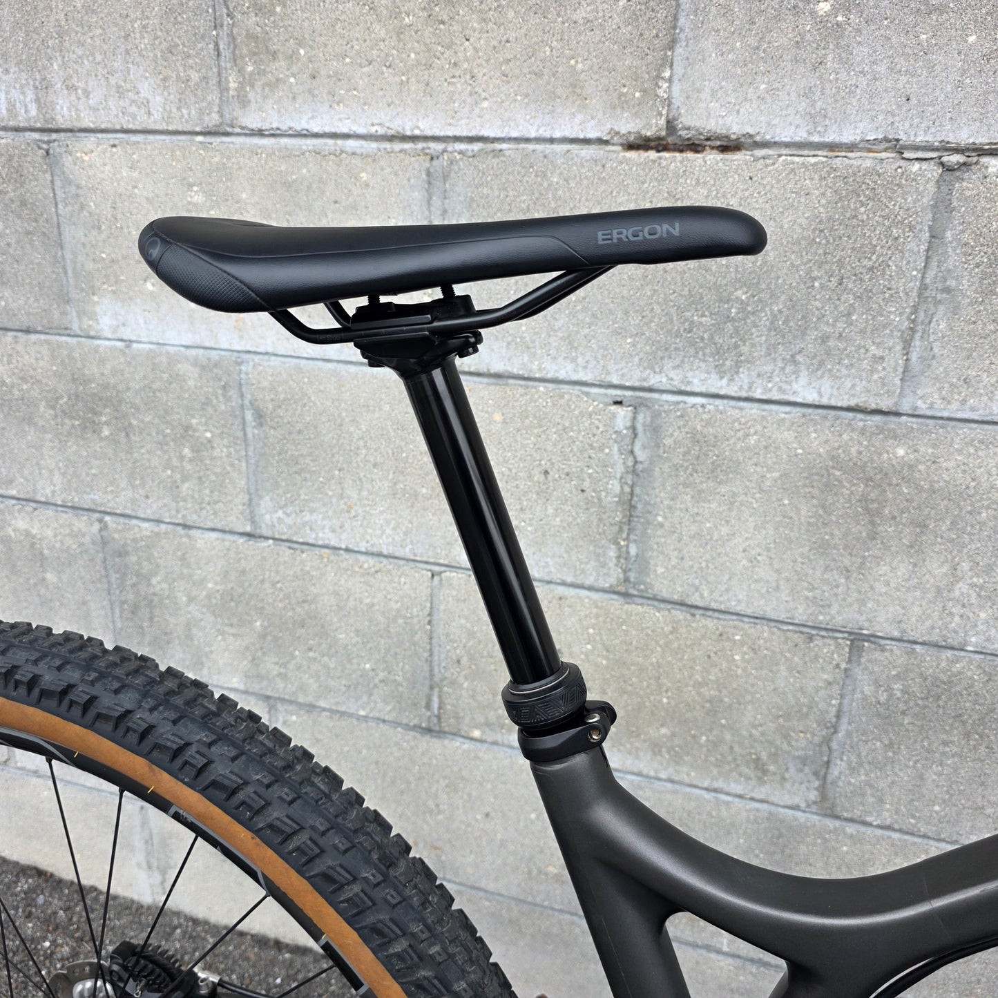 Evil Following V1 Carbon (Medium)