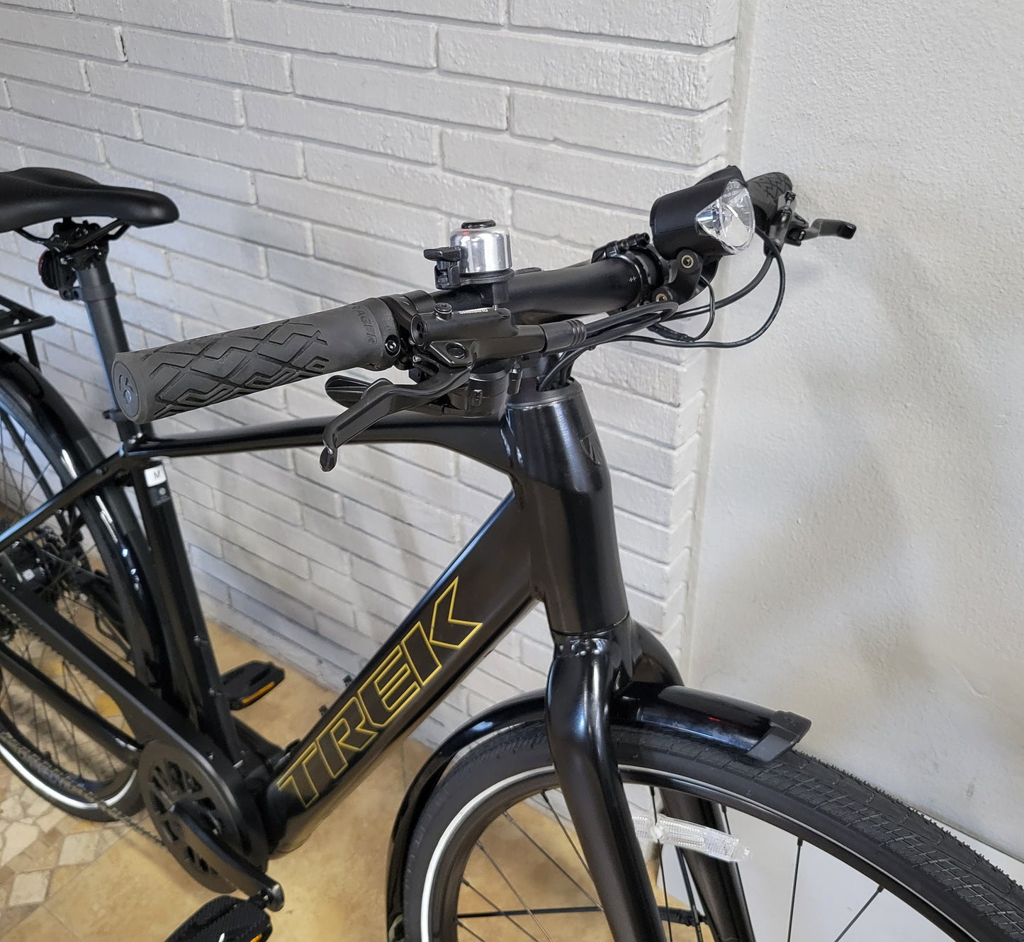 2023 Trek FX+2 (Medium) E-Bike